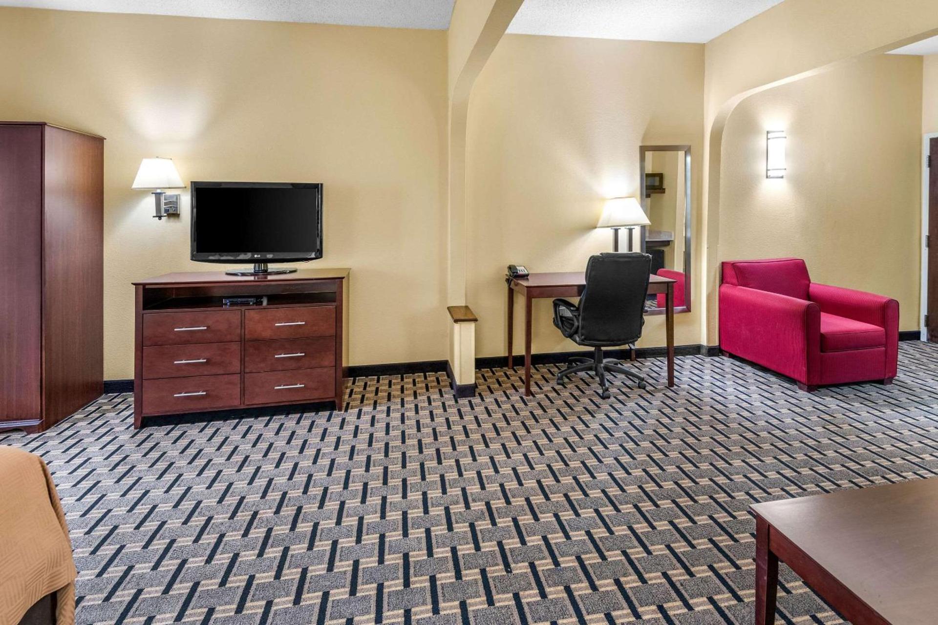 Clarion Inn & Suites Indianapolis Northwest photo 15