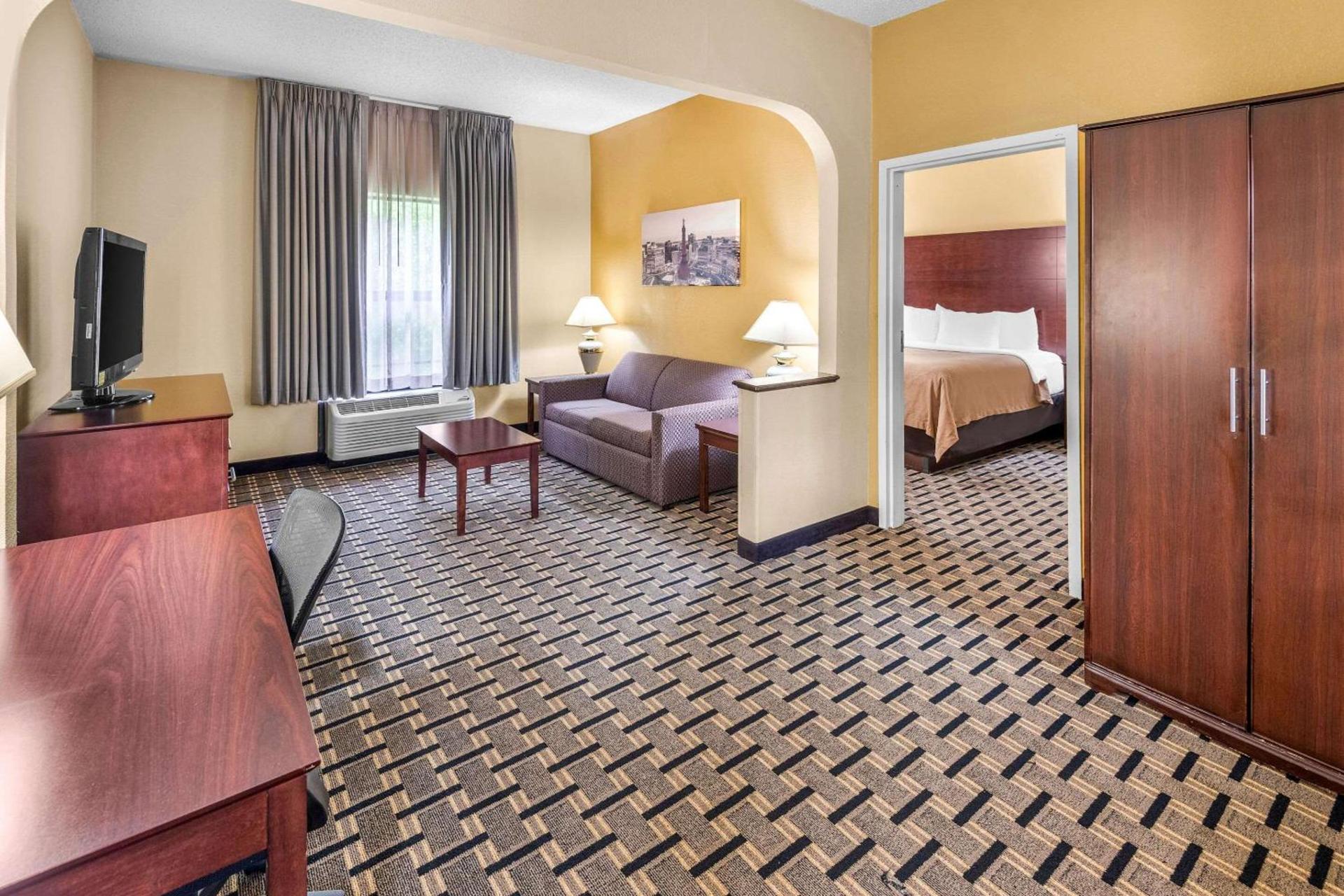 Clarion Inn & Suites Indianapolis Northwest photo 18