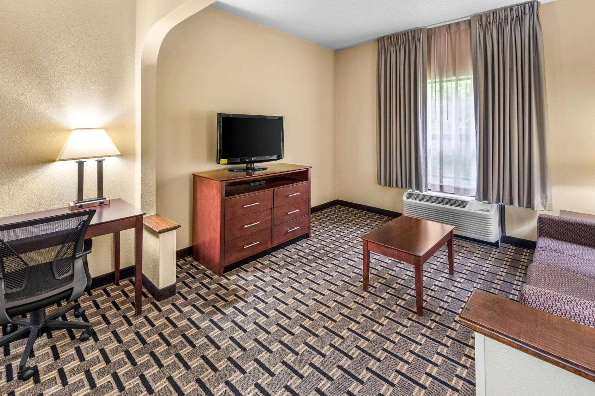 Clarion Inn & Suites Indianapolis Northwest photo 19