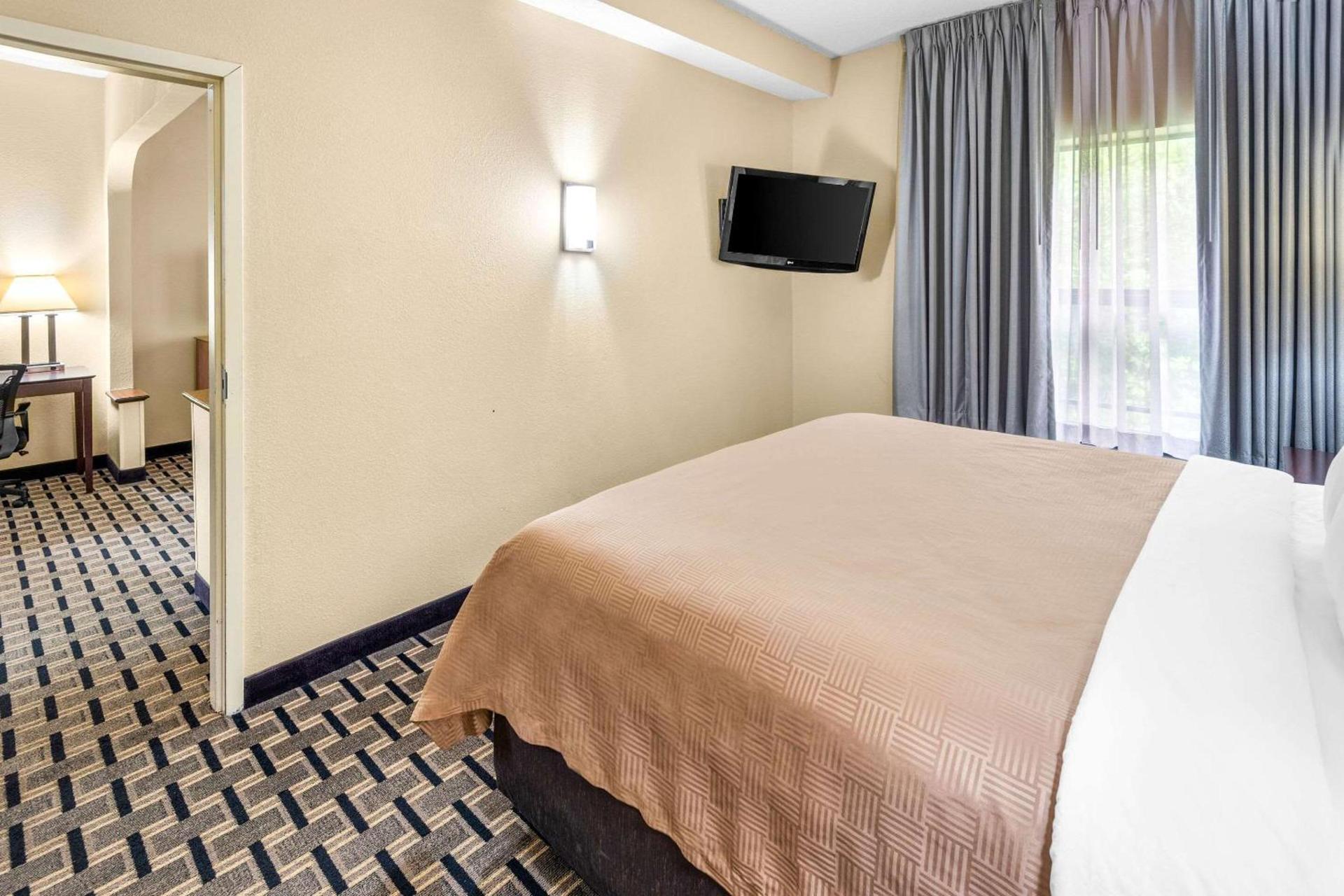 Clarion Inn & Suites Indianapolis Northwest photo 20