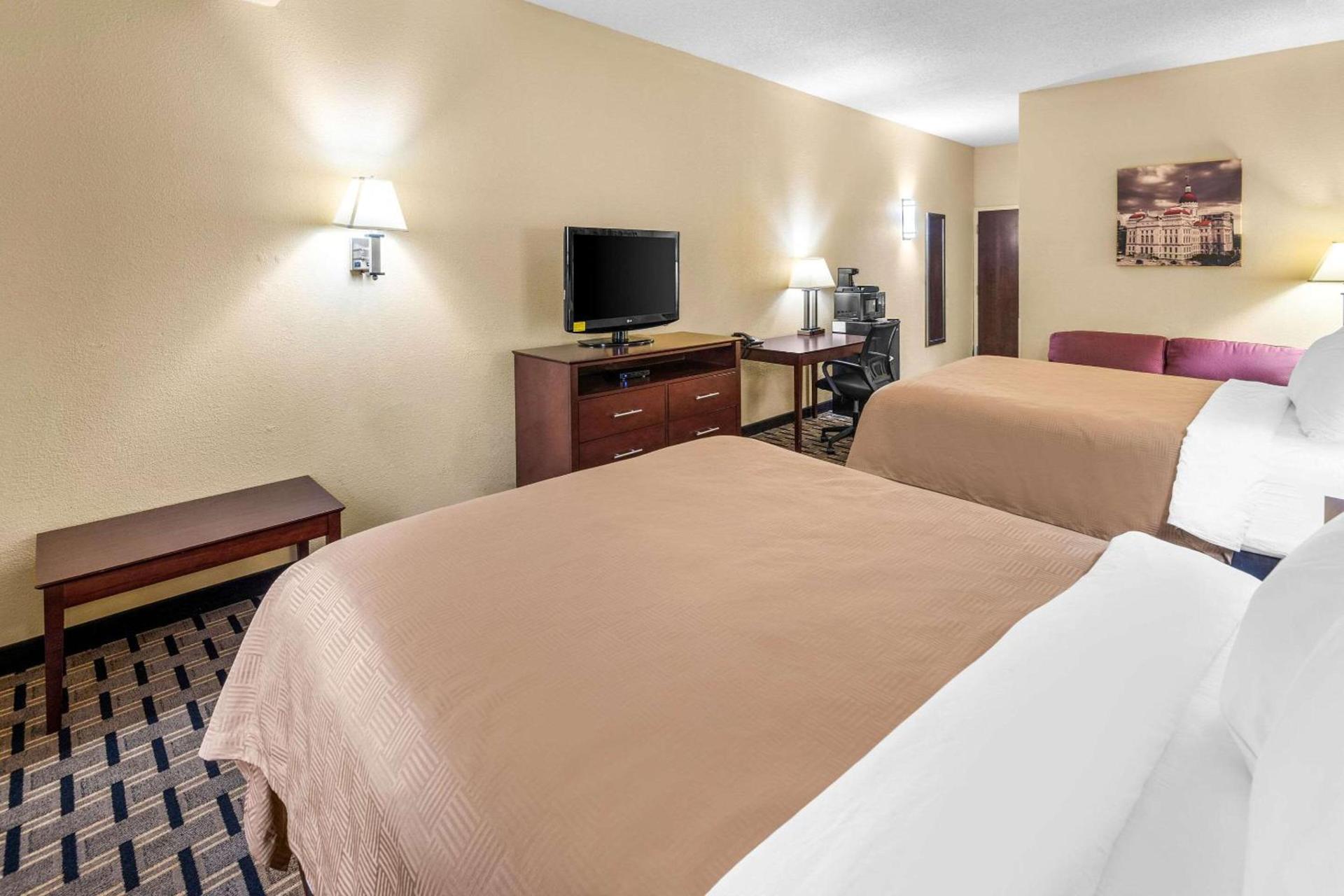 Clarion Inn & Suites Indianapolis Northwest photo 28