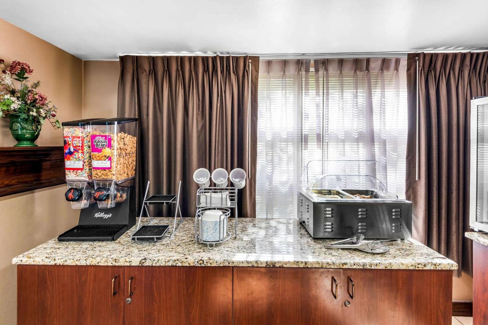 Clarion Inn & Suites Indianapolis Northwest photo 30