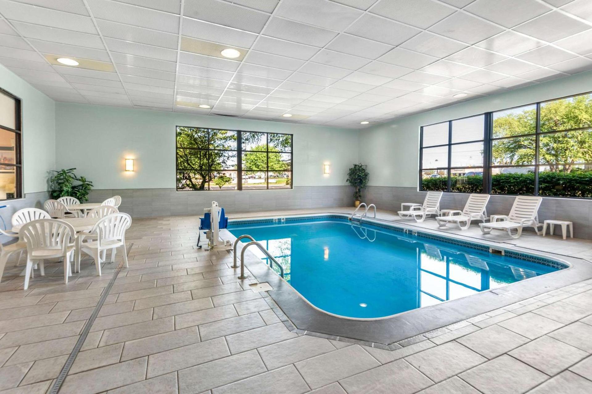 Clarion Inn & Suites Indianapolis Northwest photo 31