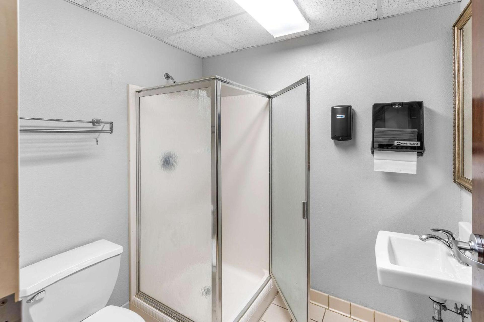 Clarion Inn & Suites Indianapolis Northwest photo 38