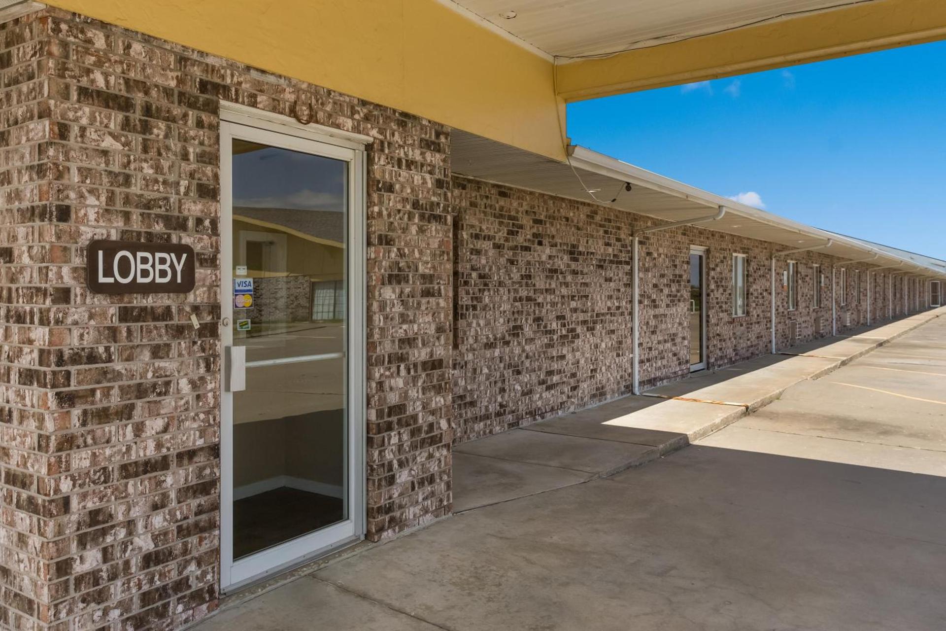 Motel 6 Concordia photo 2