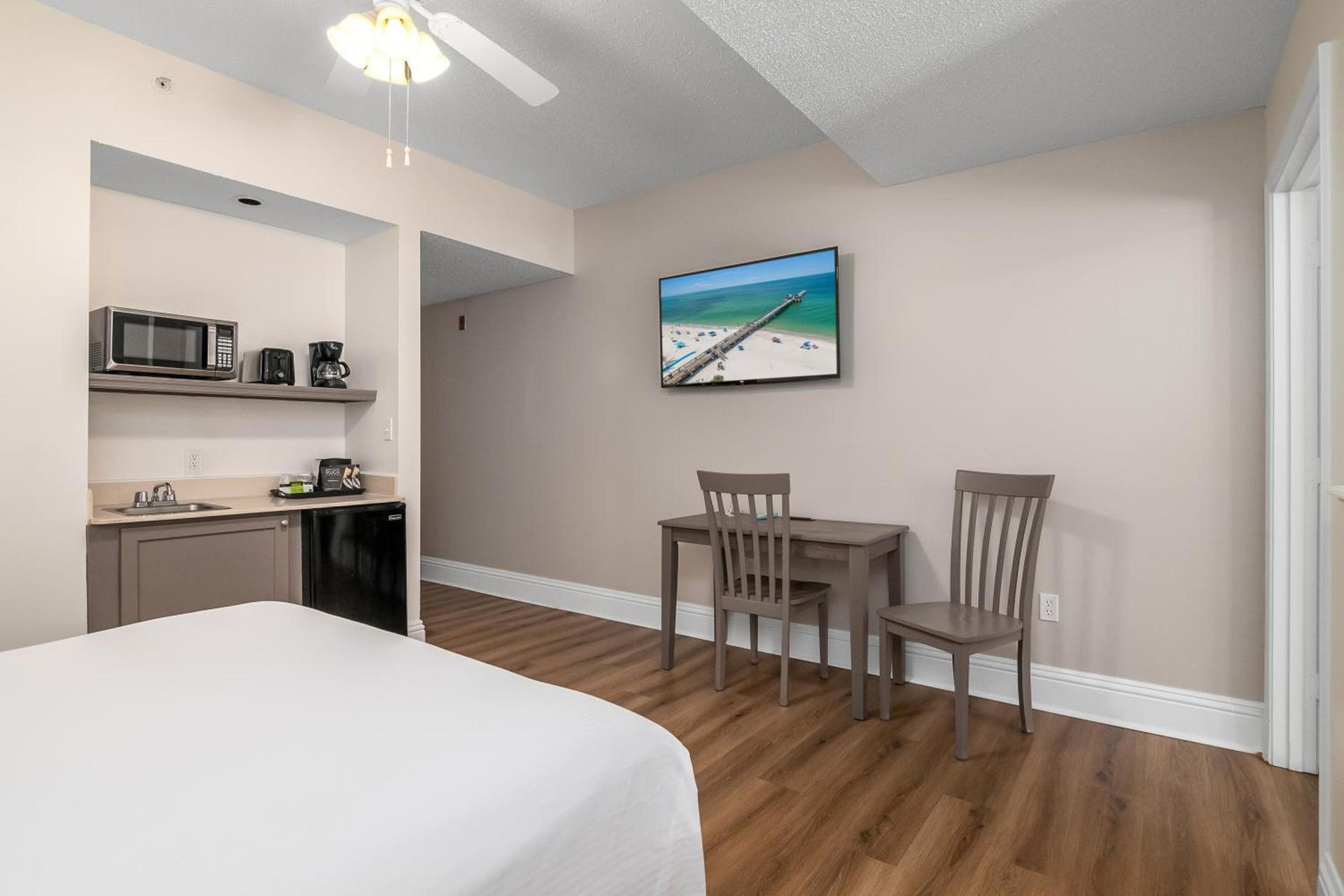 Naples Park Central Hotel photo 25