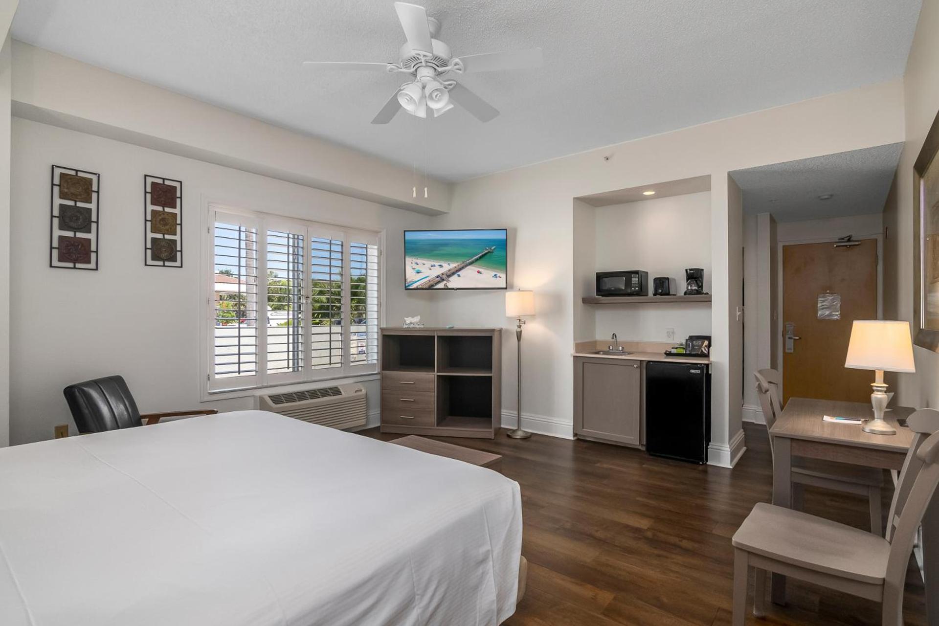 Naples Park Central Hotel photo 31