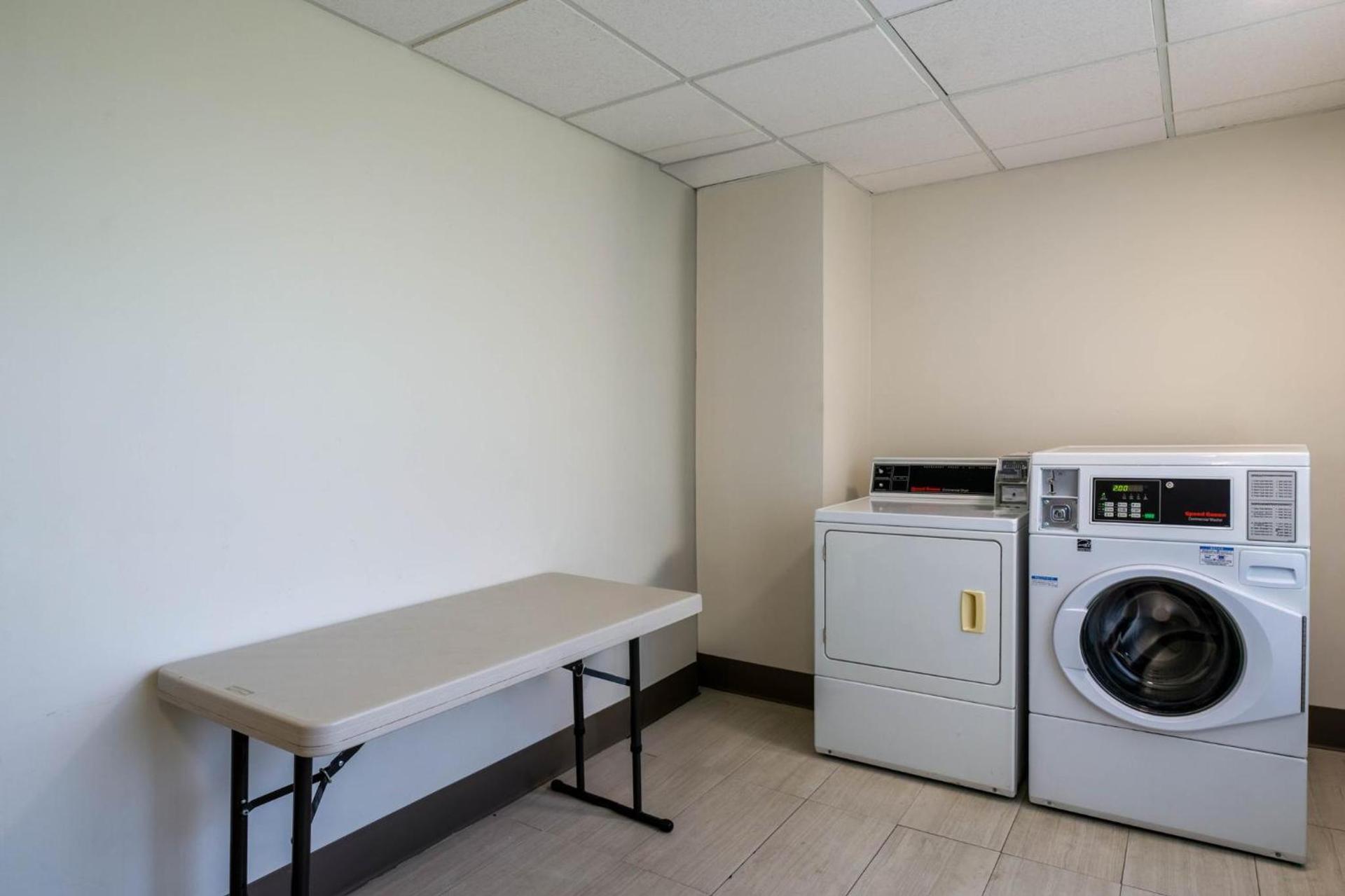 Holiday Inn Express Hotel & Suites Woodbridge by IHG photo 53