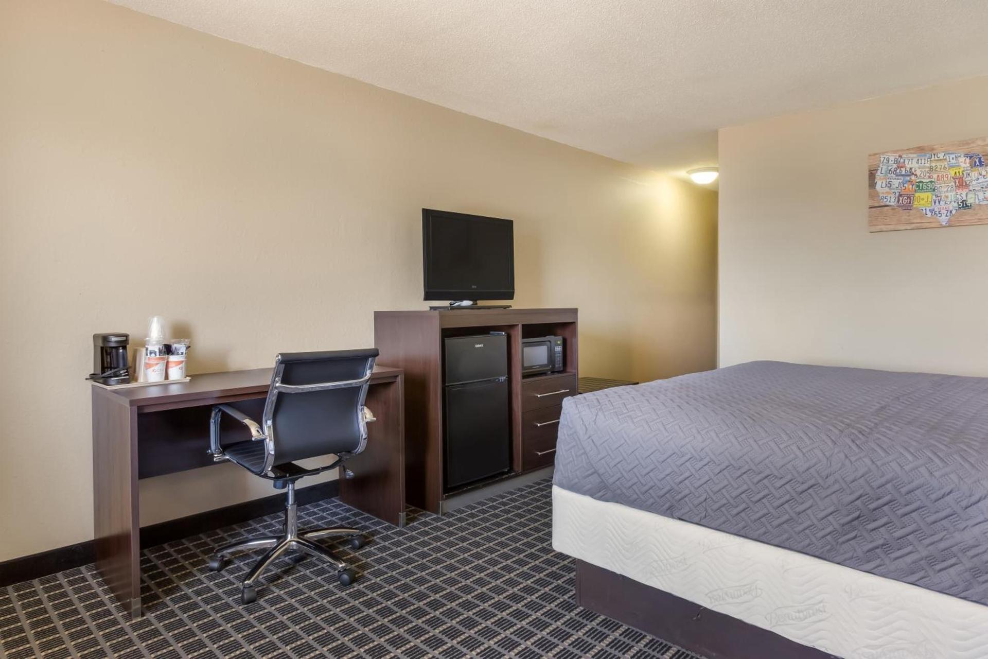 Motel 6 Concordia photo 27