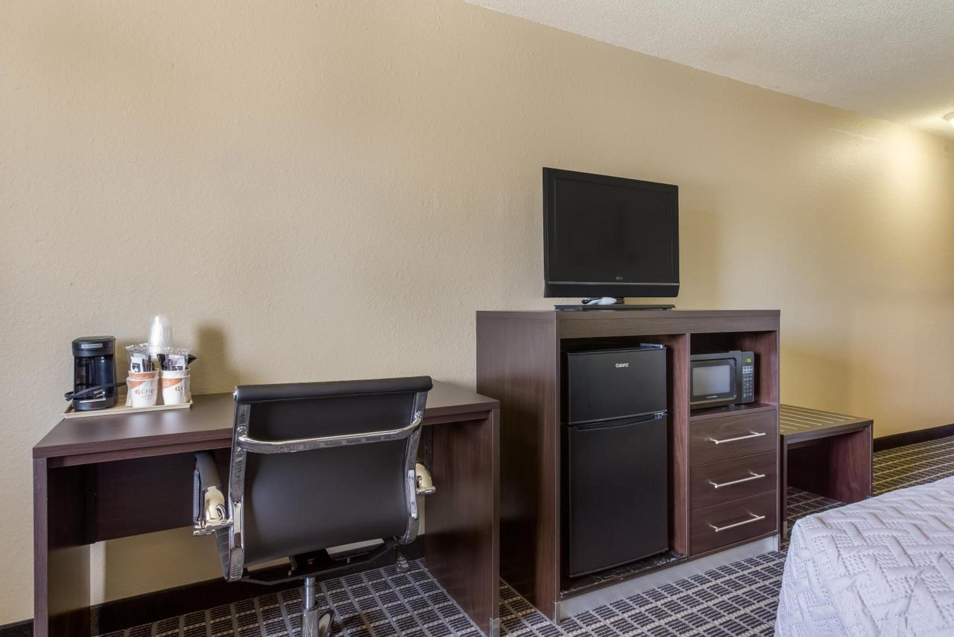 Motel 6 Concordia photo 5