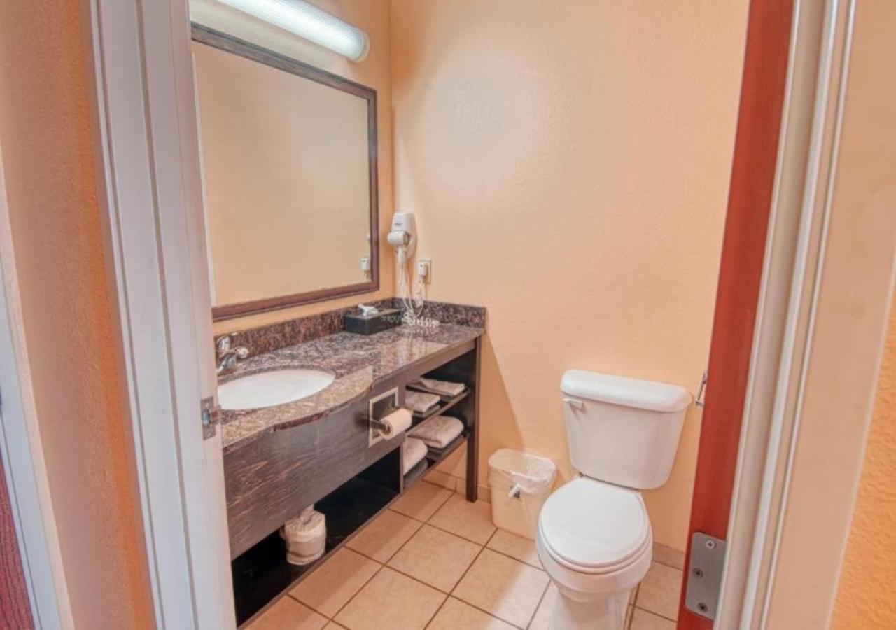Express inn & suites photo 11