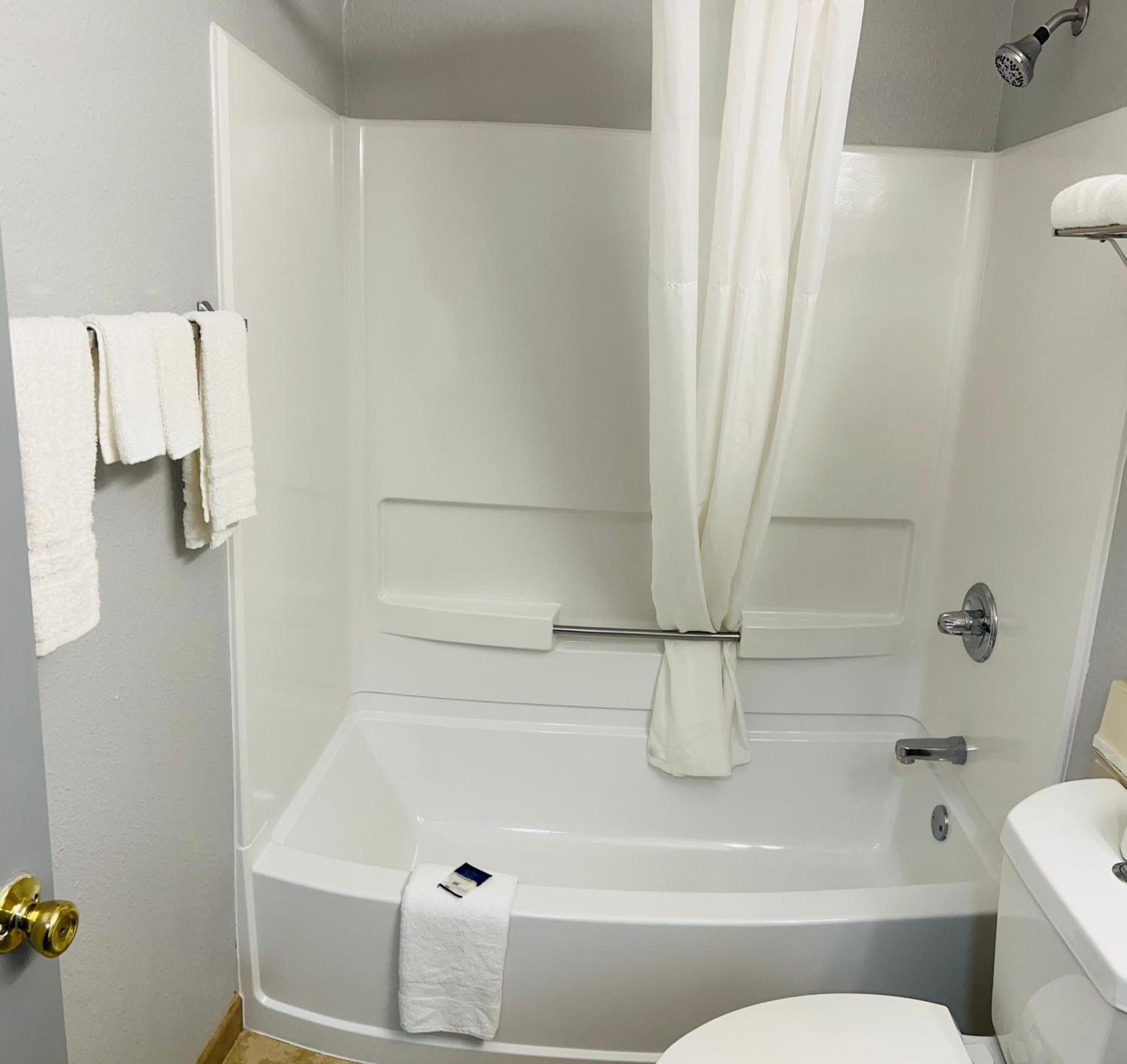 Americas Best Value Inn and Suites Albemarle photo 13
