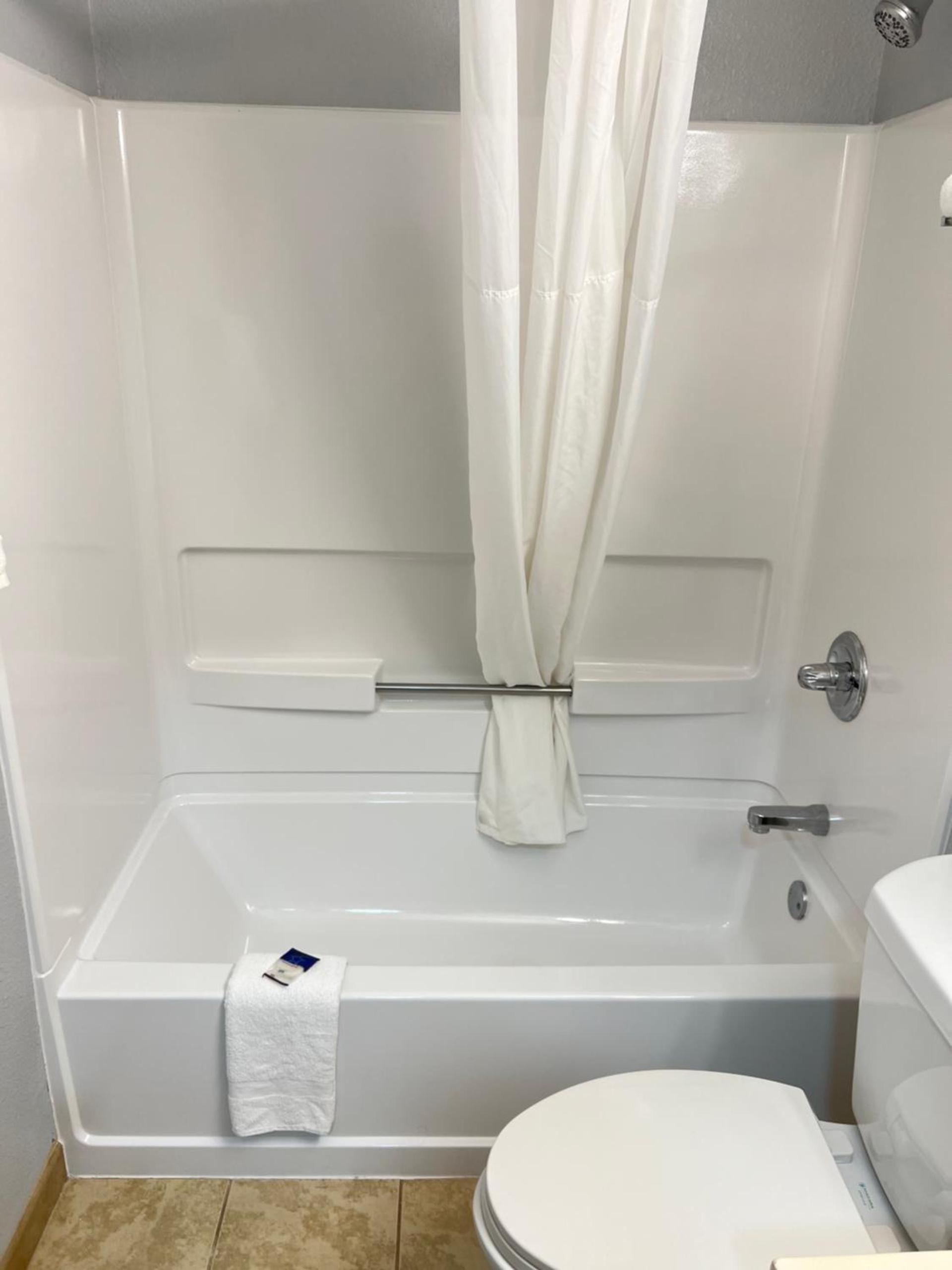 Americas Best Value Inn and Suites Albemarle photo 14