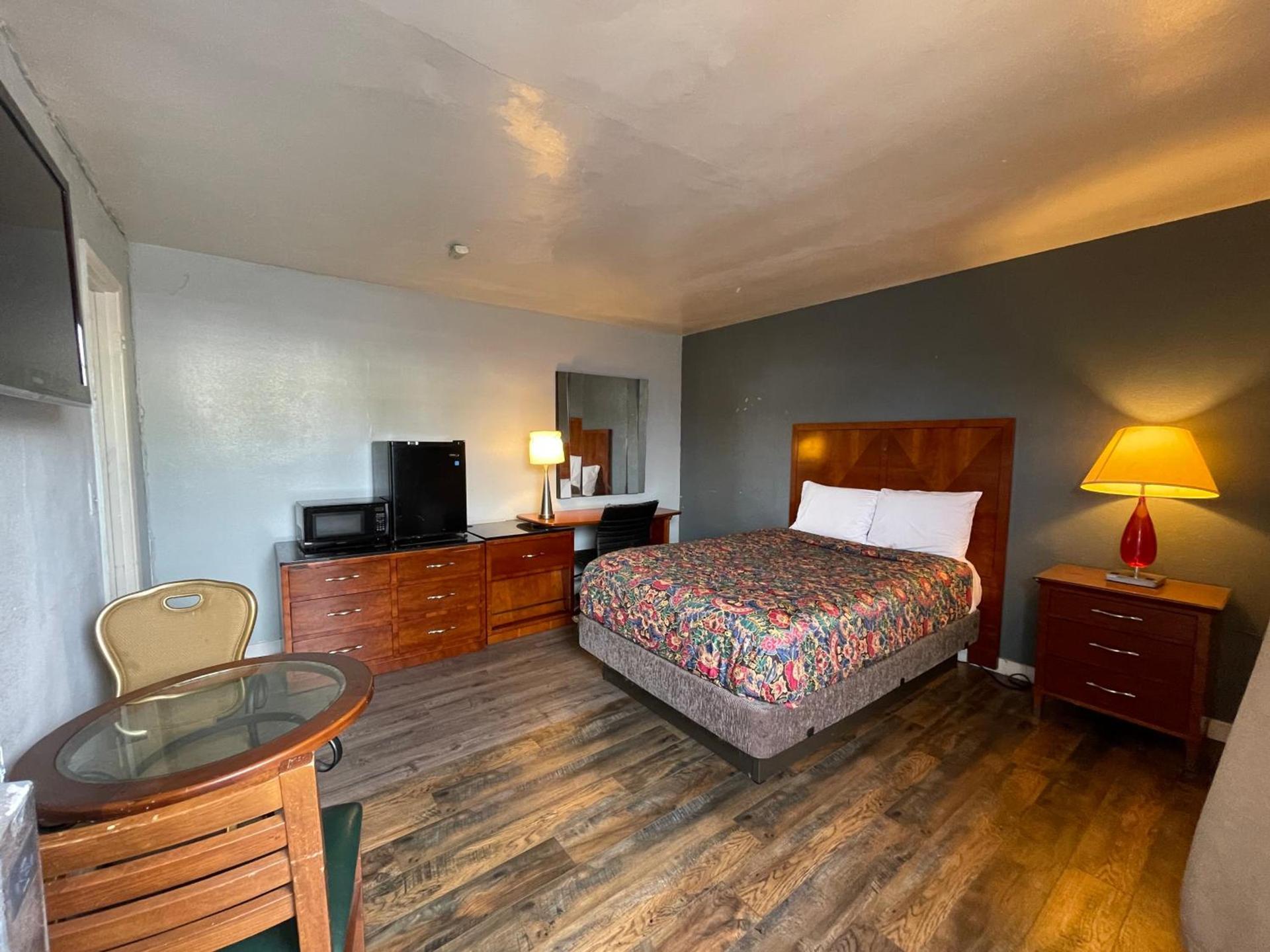 Sunny Sands Inn photo 11