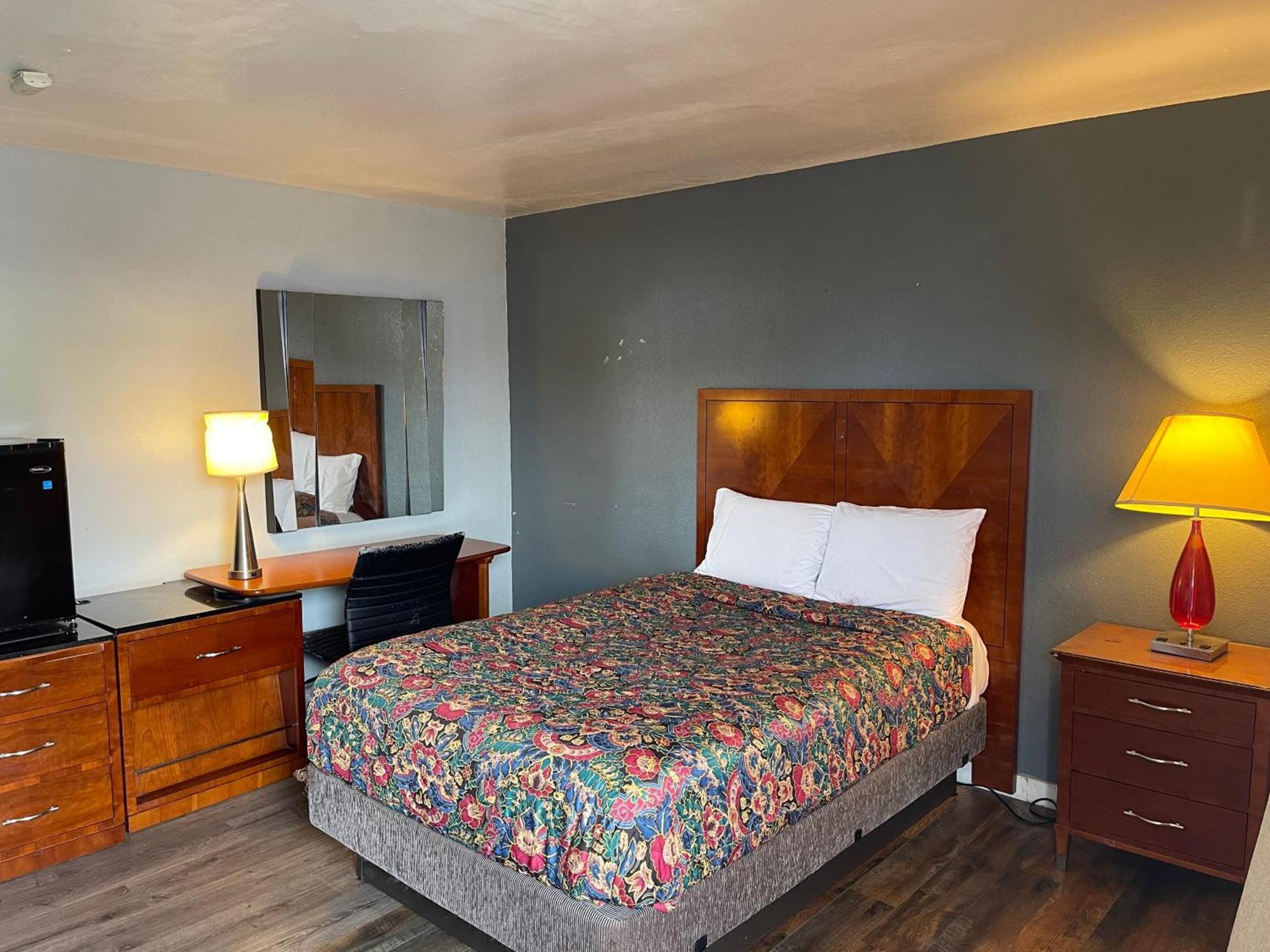 Sunny Sands Inn photo 9
