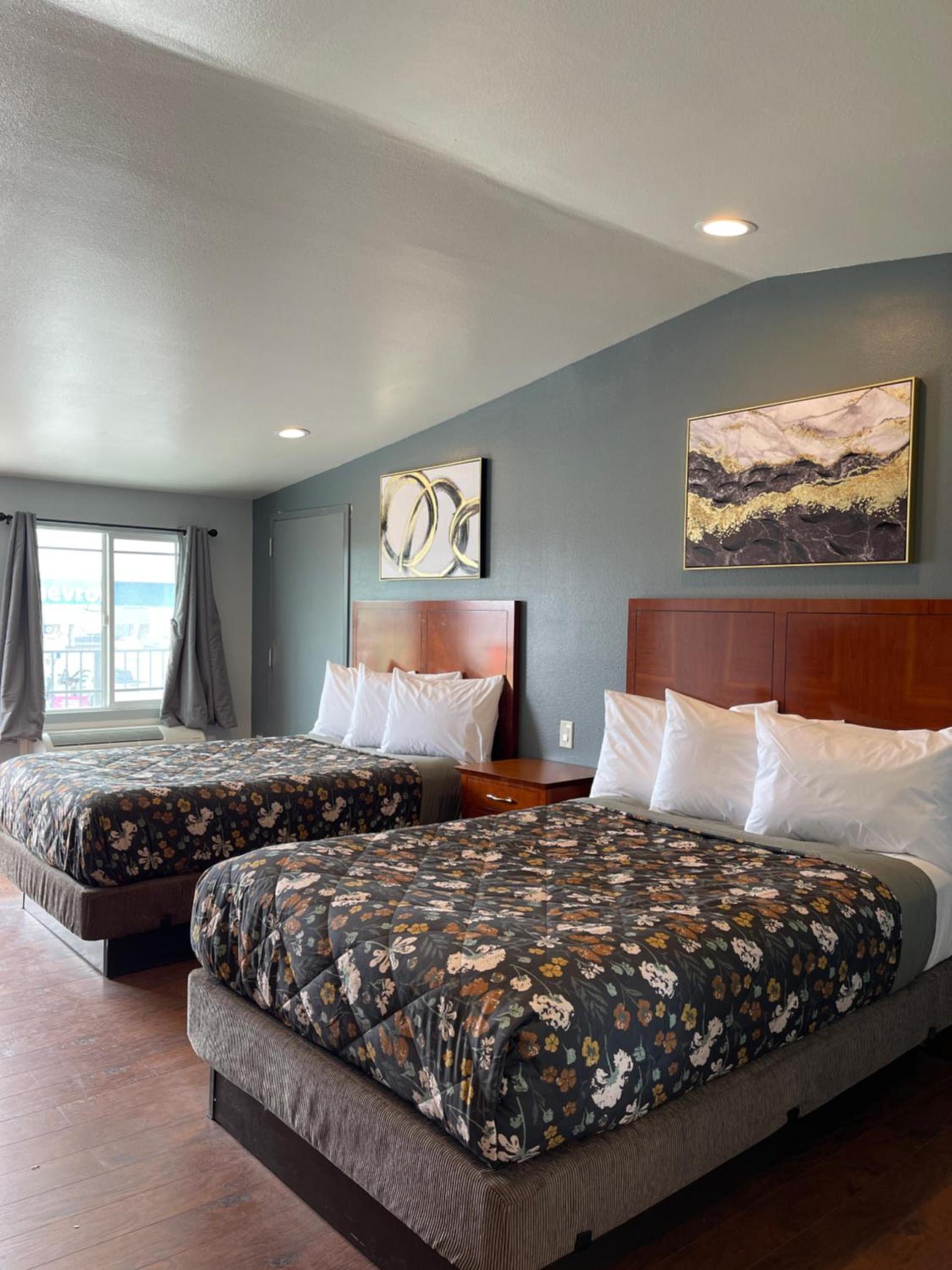 Sunny Sands Inn photo 18