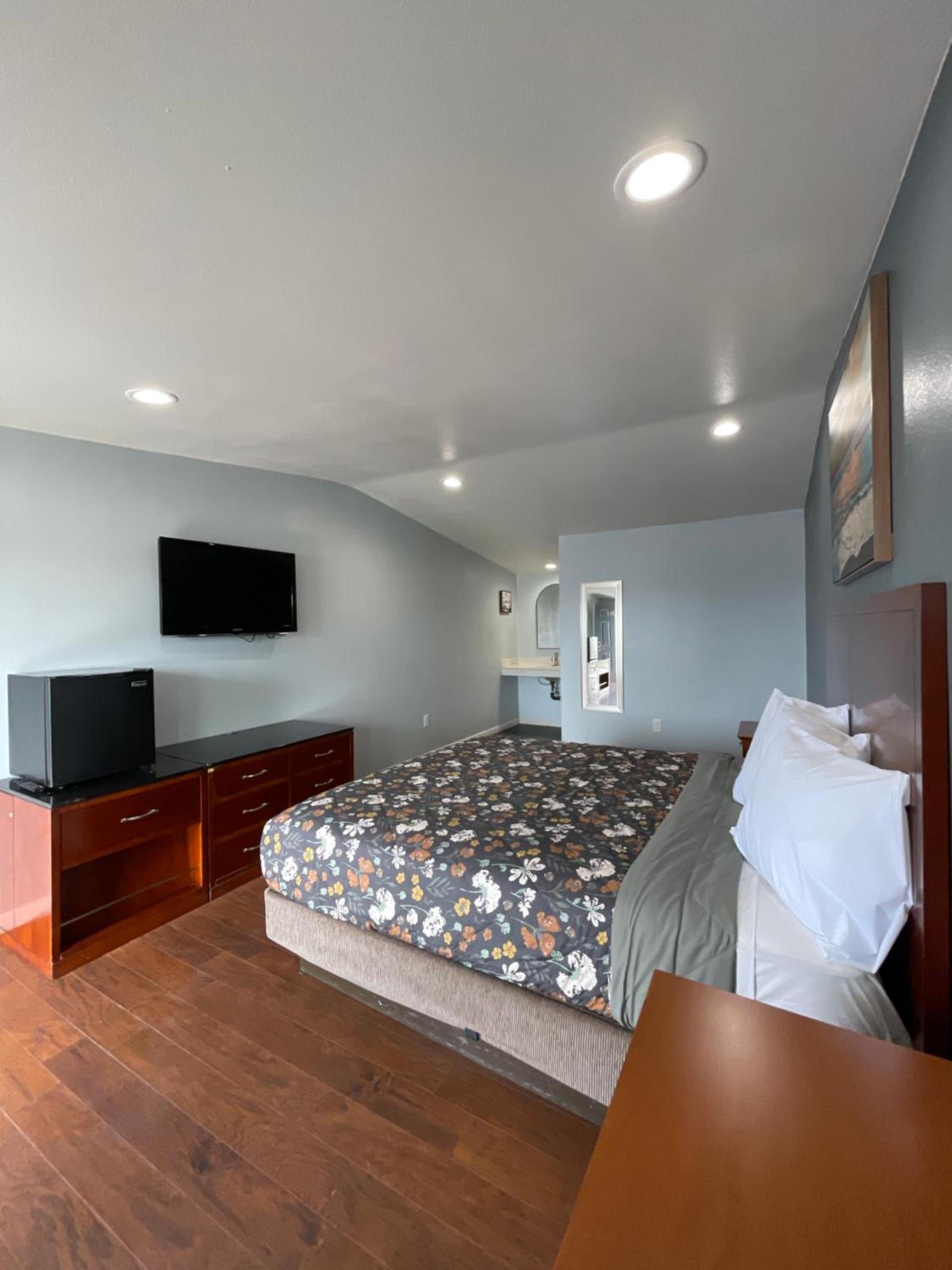 Sunny Sands Inn photo 25
