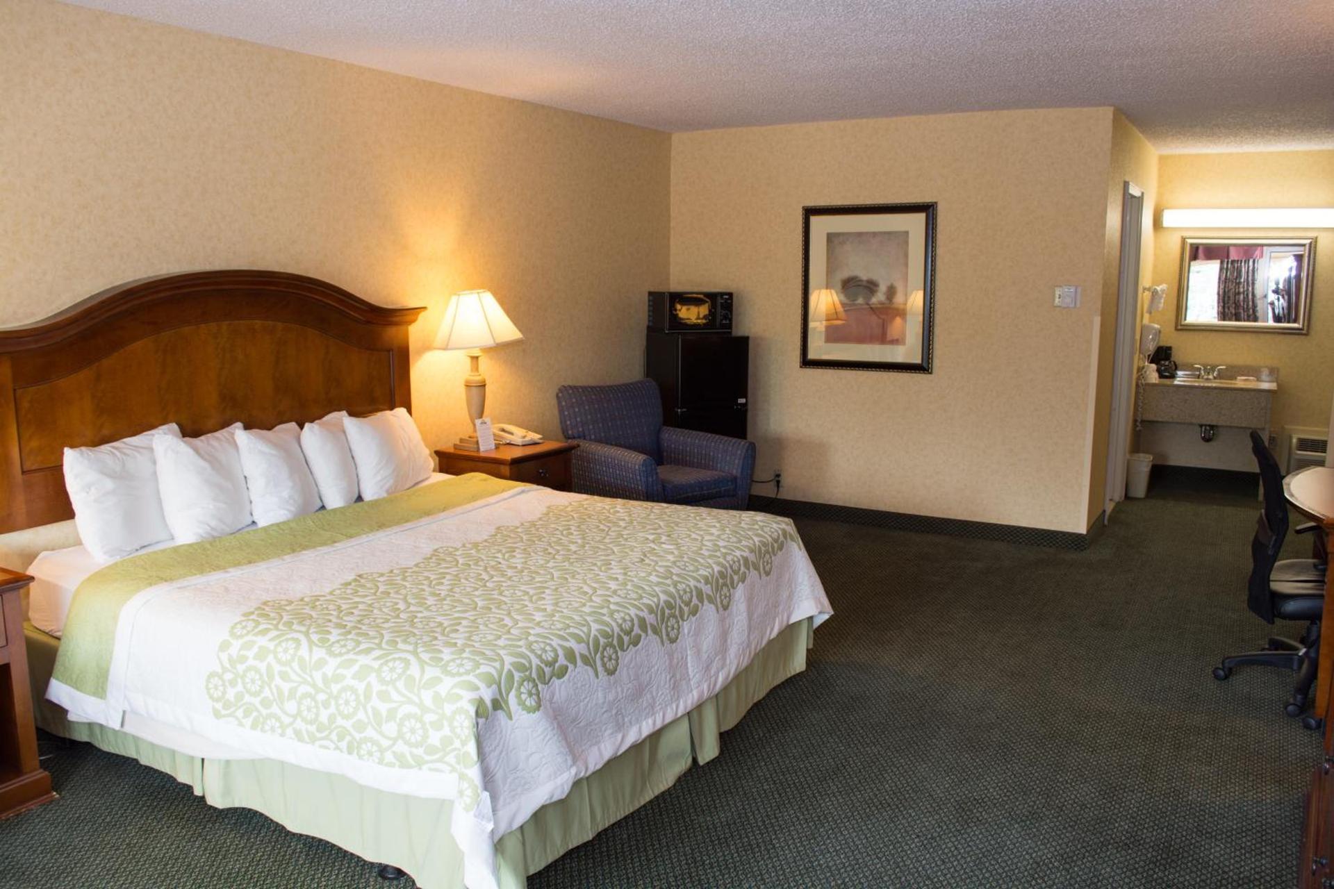 Days Inn by Wyndham Klamath Falls photo 63