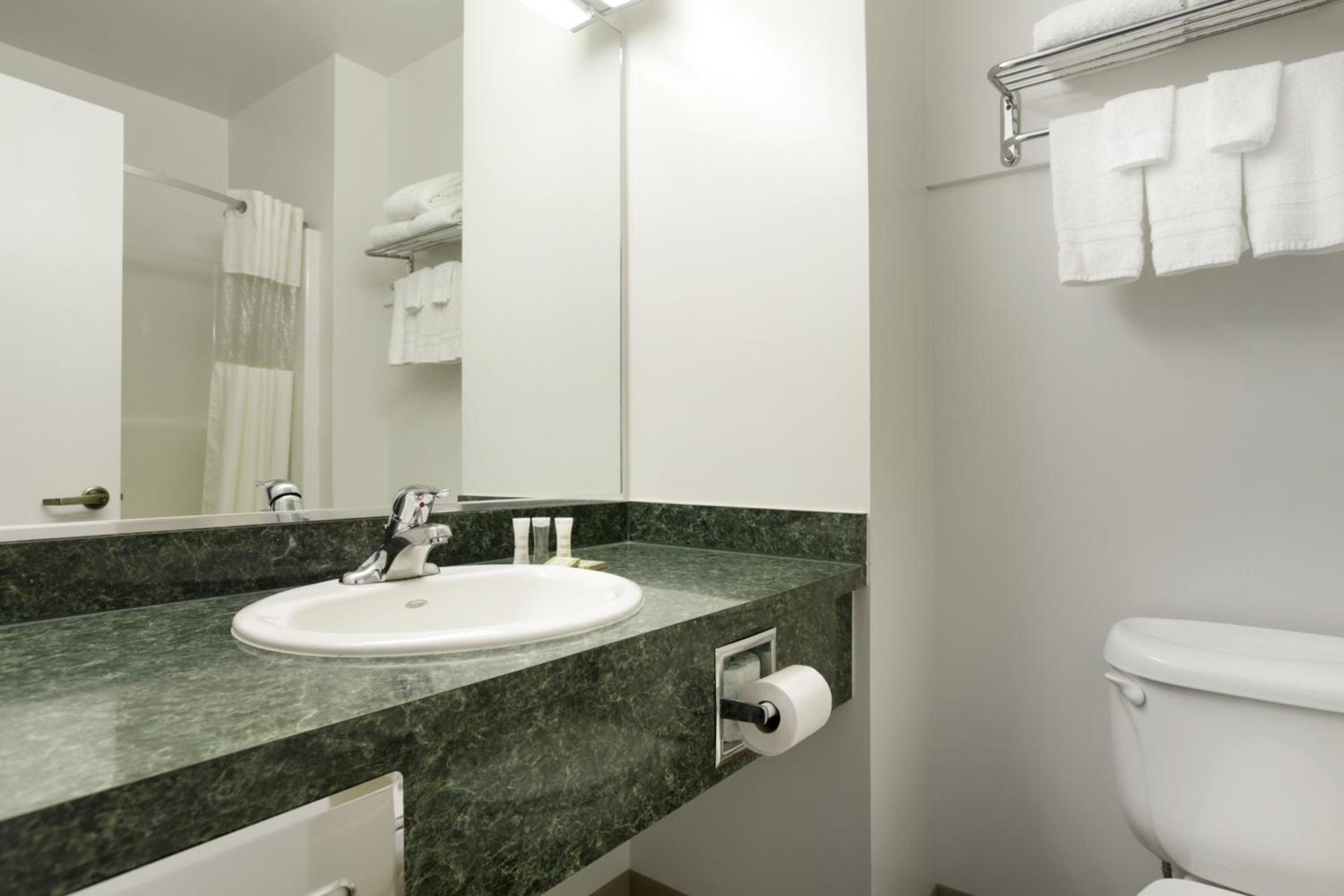 Super 8 by Wyndham Central Pt Medford photo 28