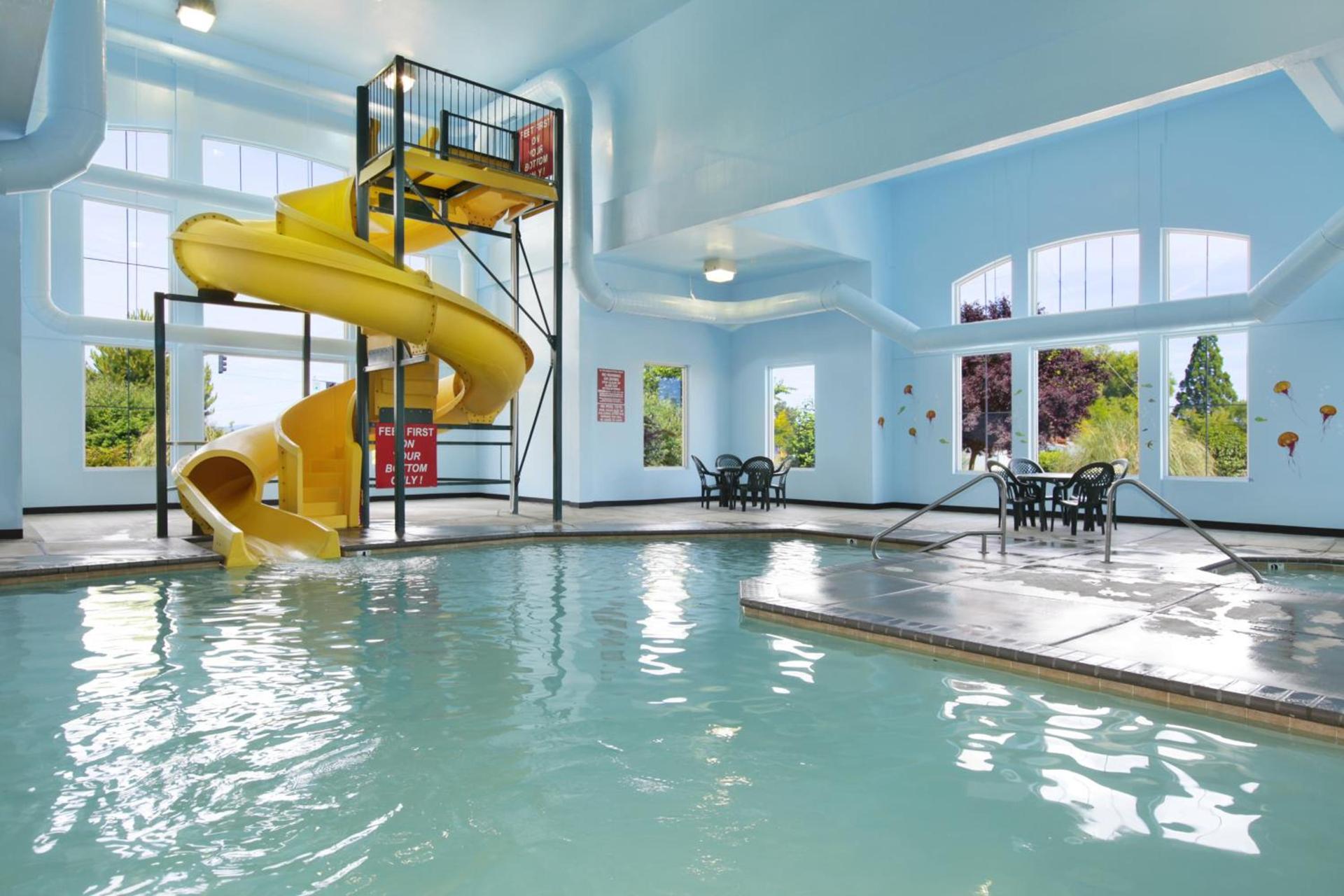 Super 8 by Wyndham Central Pt Medford photo 16