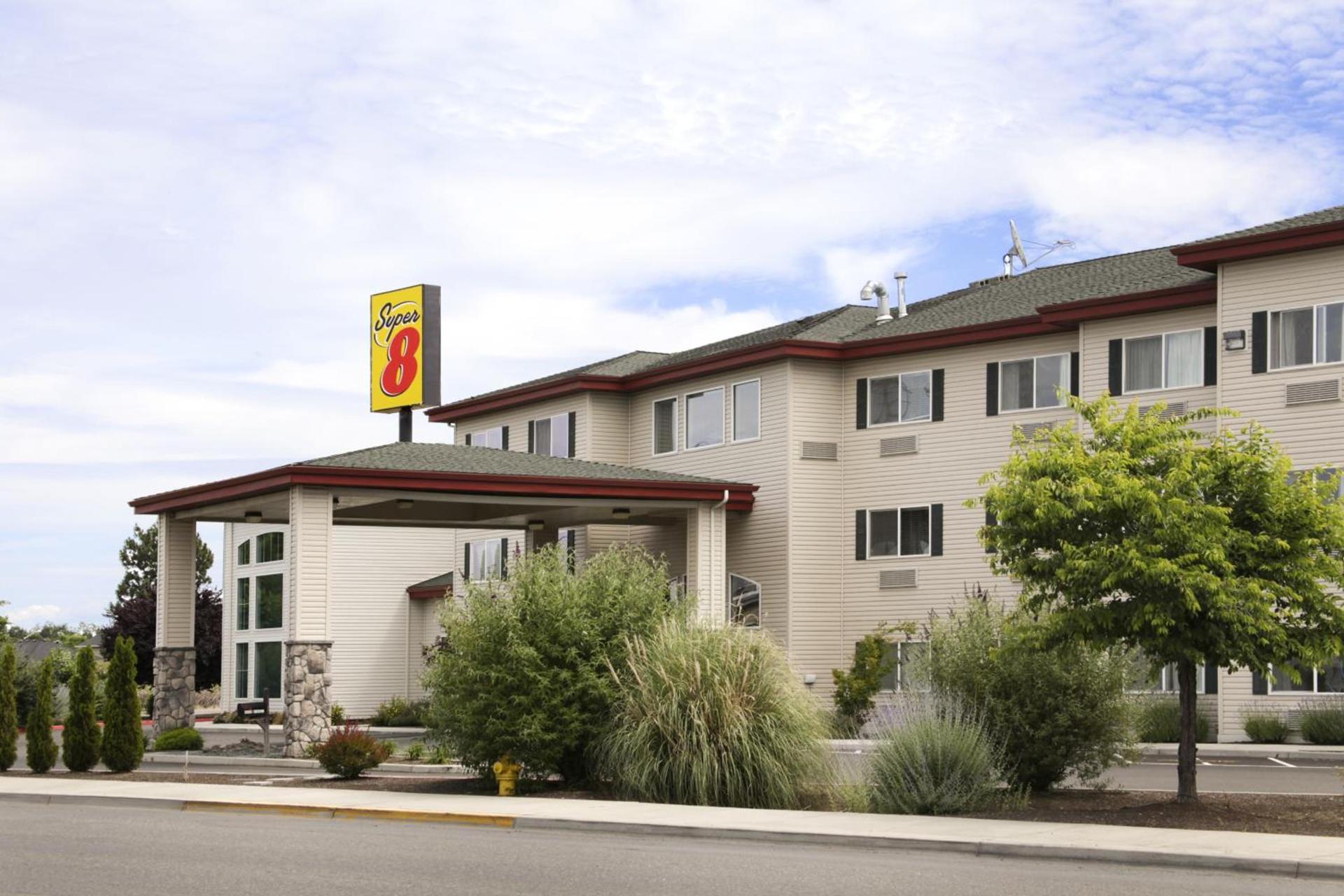 Super 8 by Wyndham Central Pt Medford photo 17