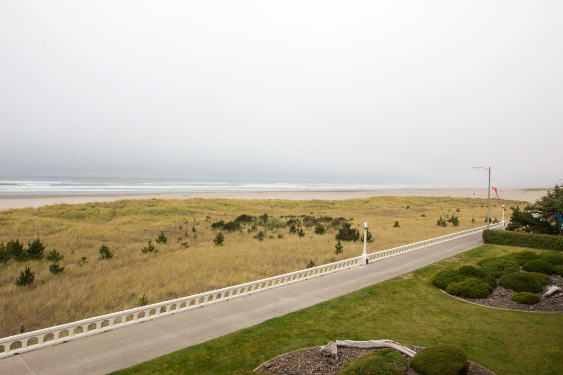 Hi Tide Oceanfront Inn photo 6
