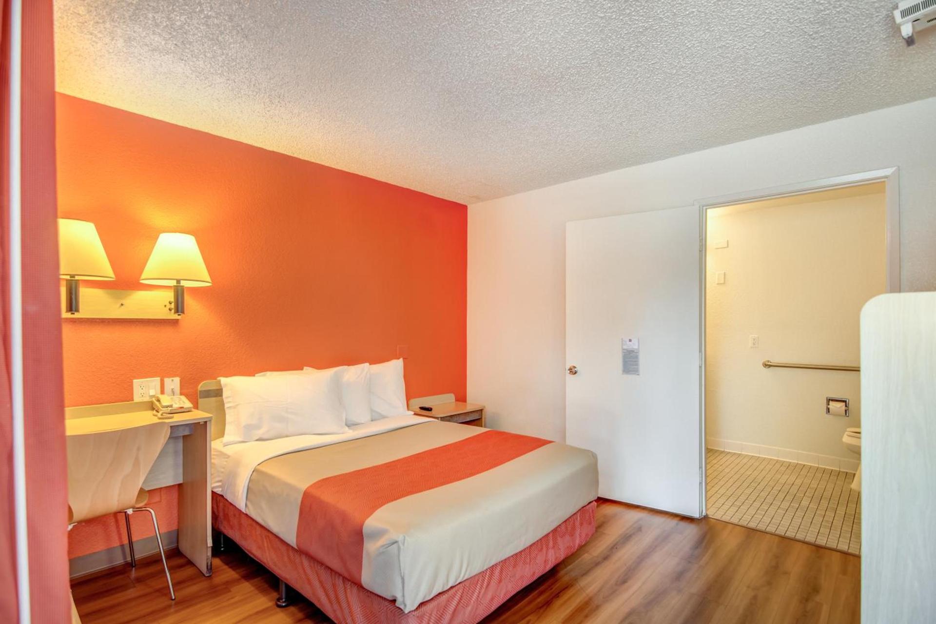 Motel 6-Stockton, CA - North photo 3
