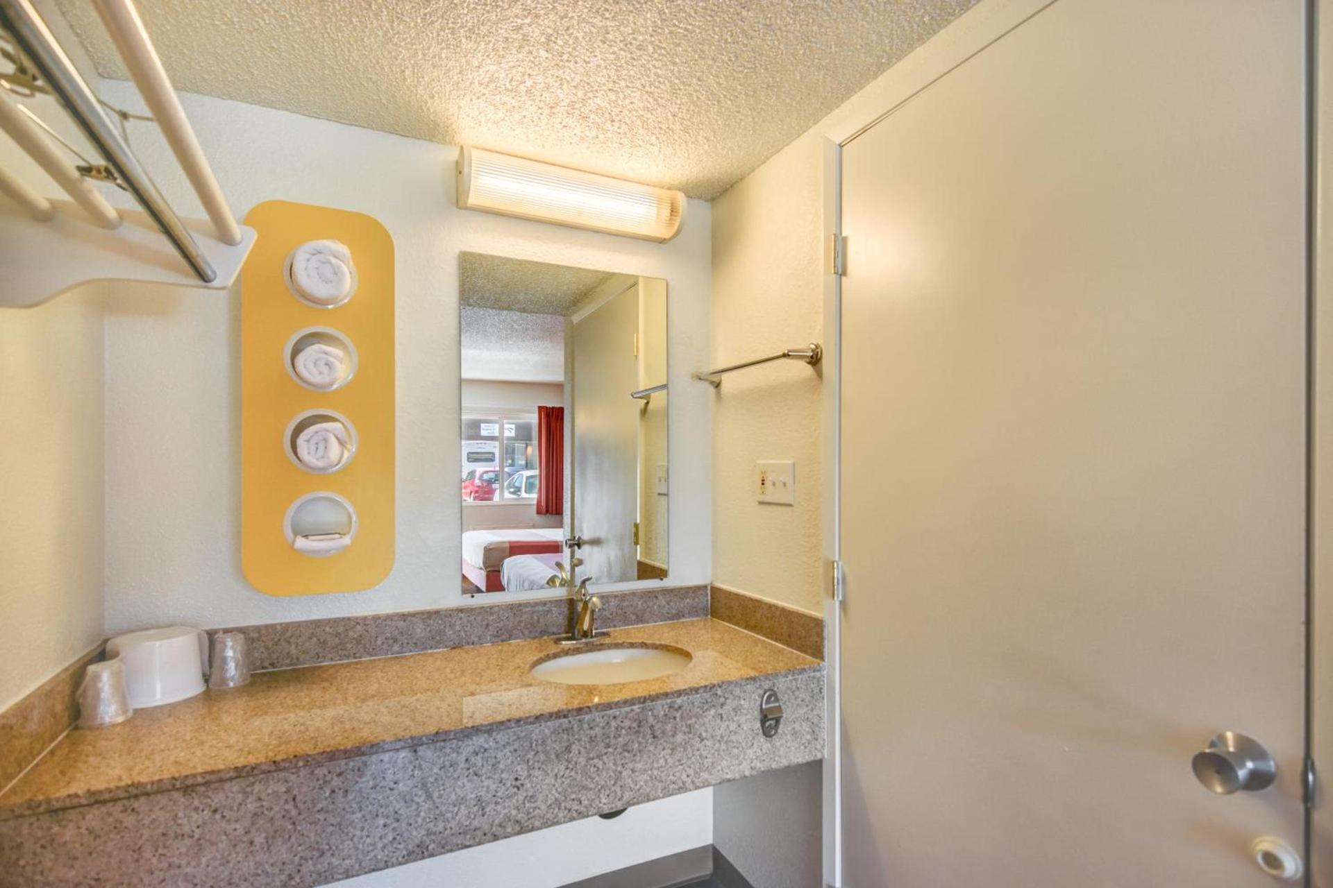 Motel 6-Stockton, CA - North photo 32