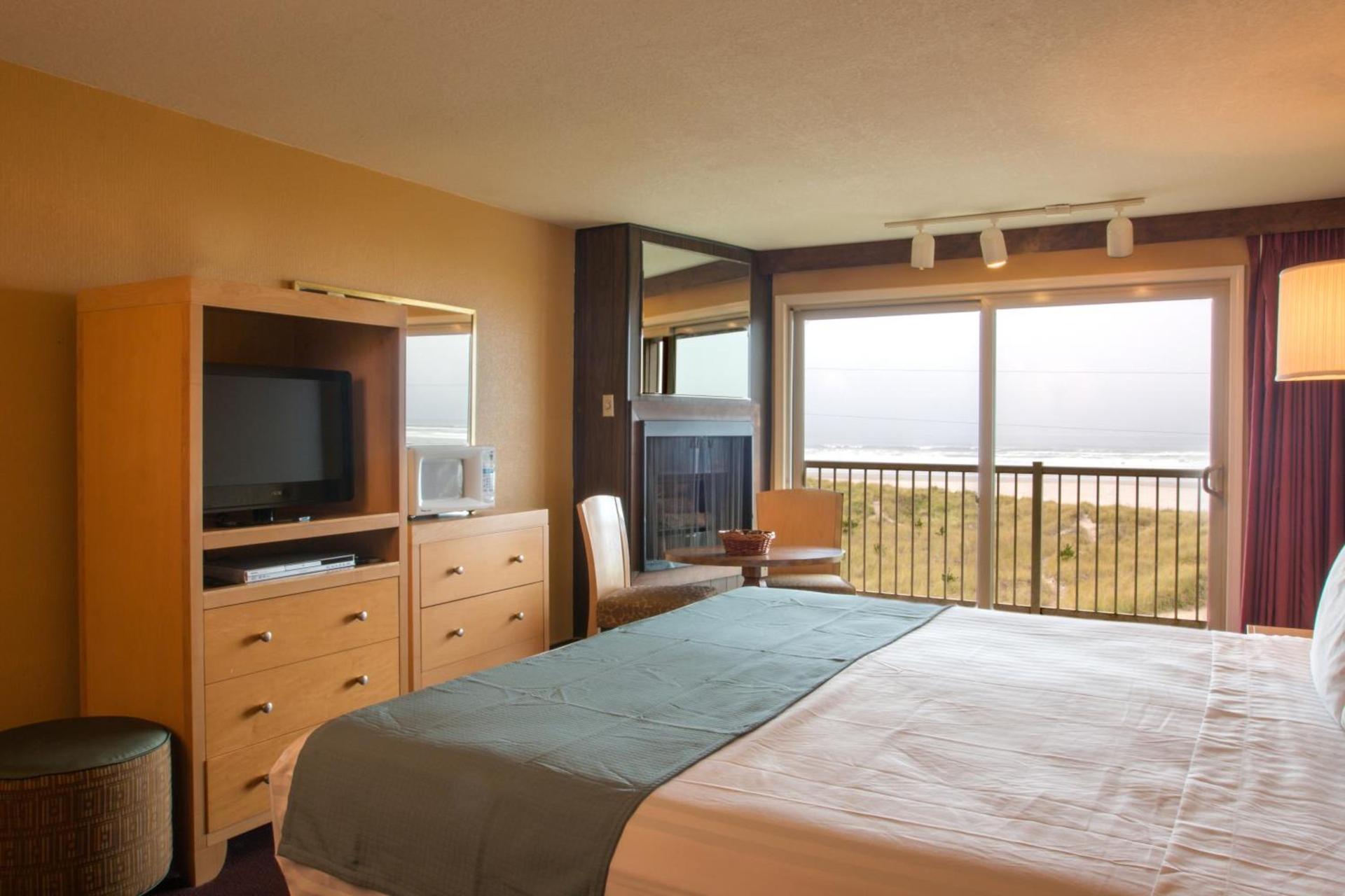 Hi Tide Oceanfront Inn photo 23