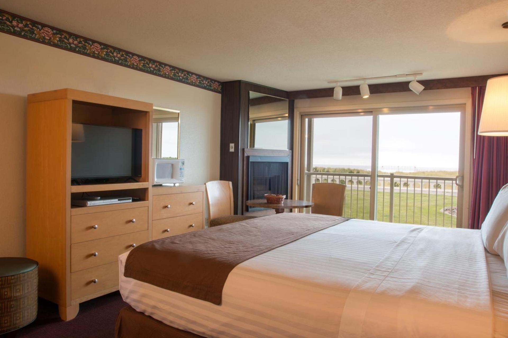Hi Tide Oceanfront Inn photo 32