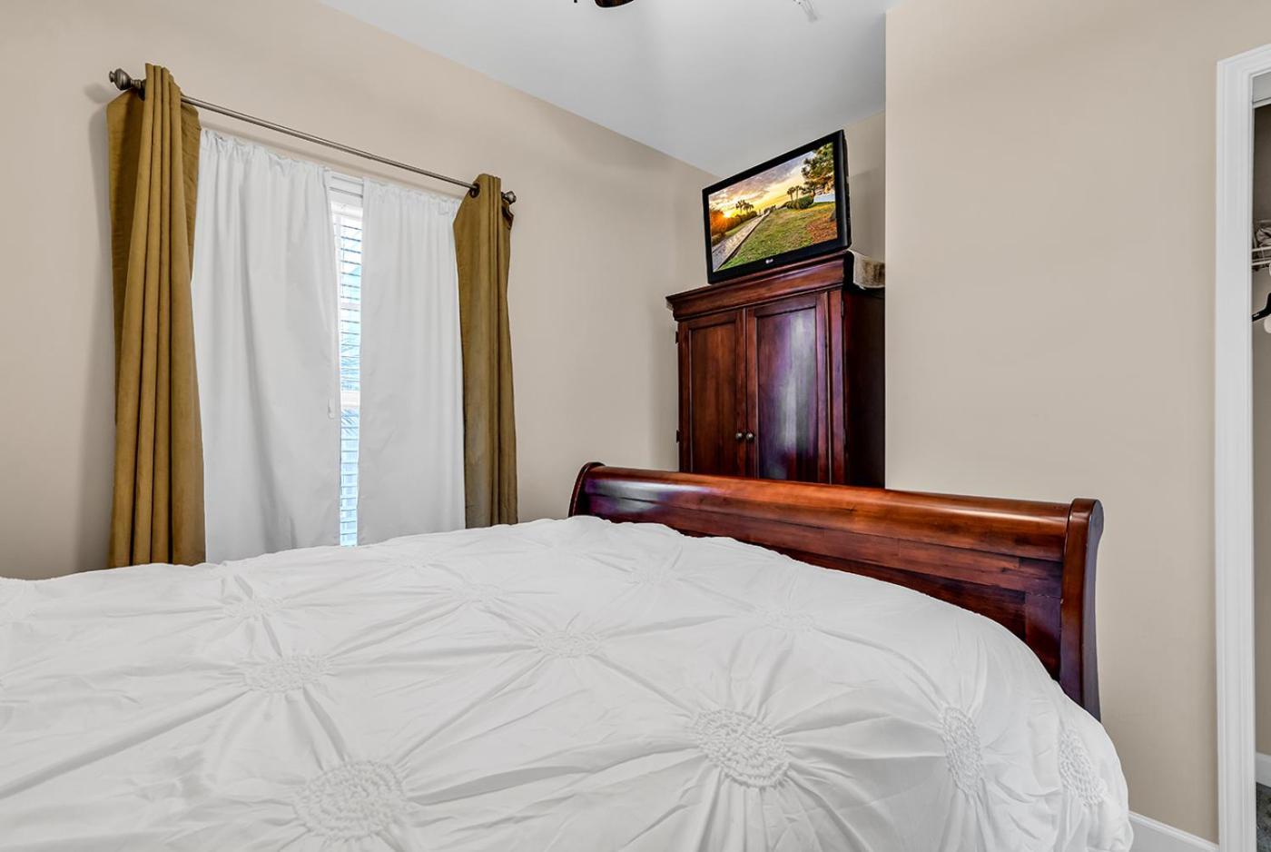 Barefoot Landing Resort photo 10