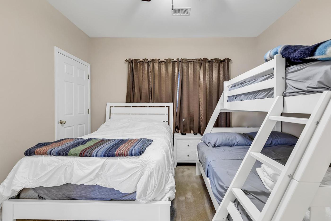 Barefoot Landing Resort photo 35
