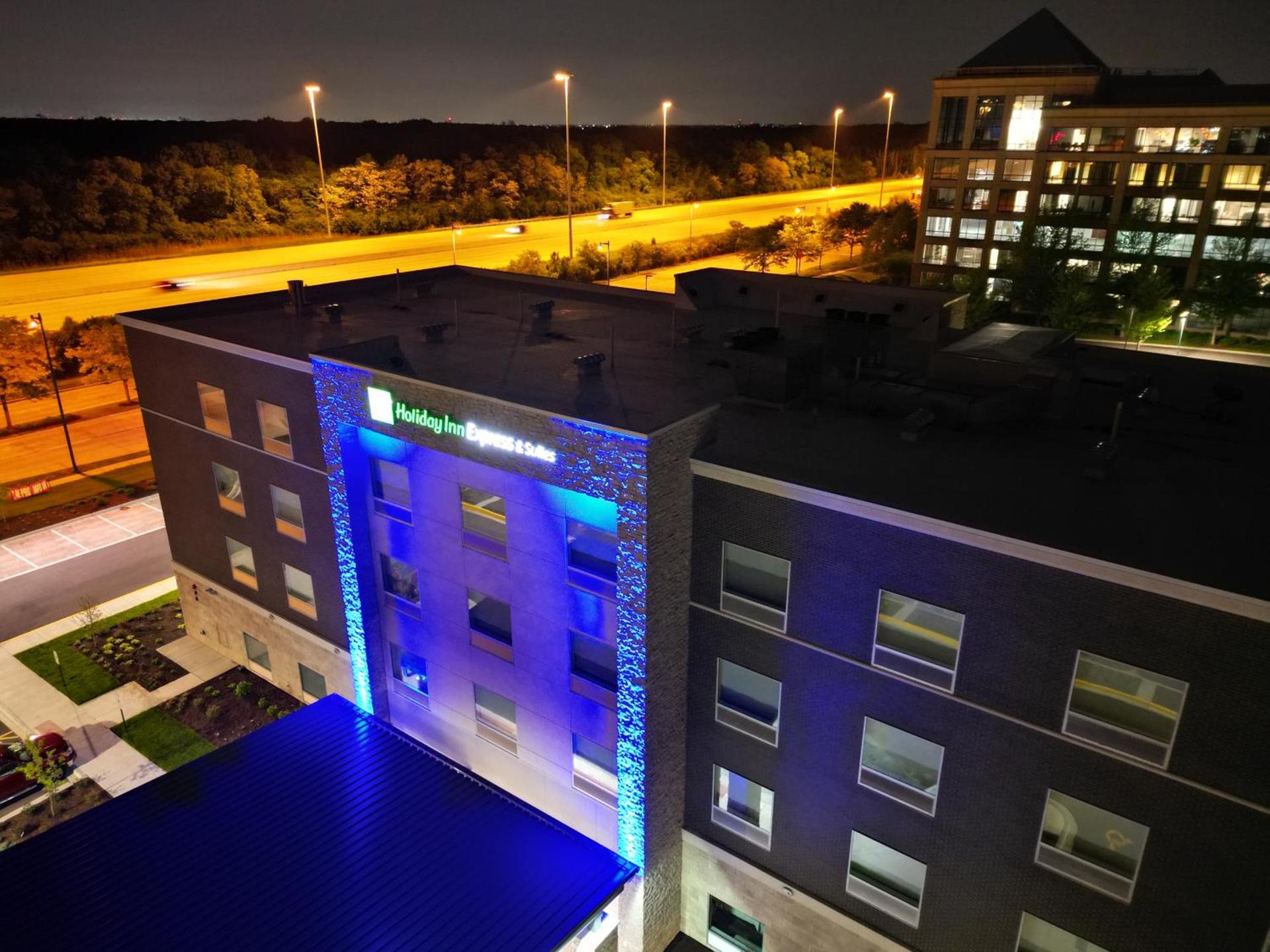 Holiday Inn Express & Suites Chicago Schaumburg, an IHG Hotel photo 11