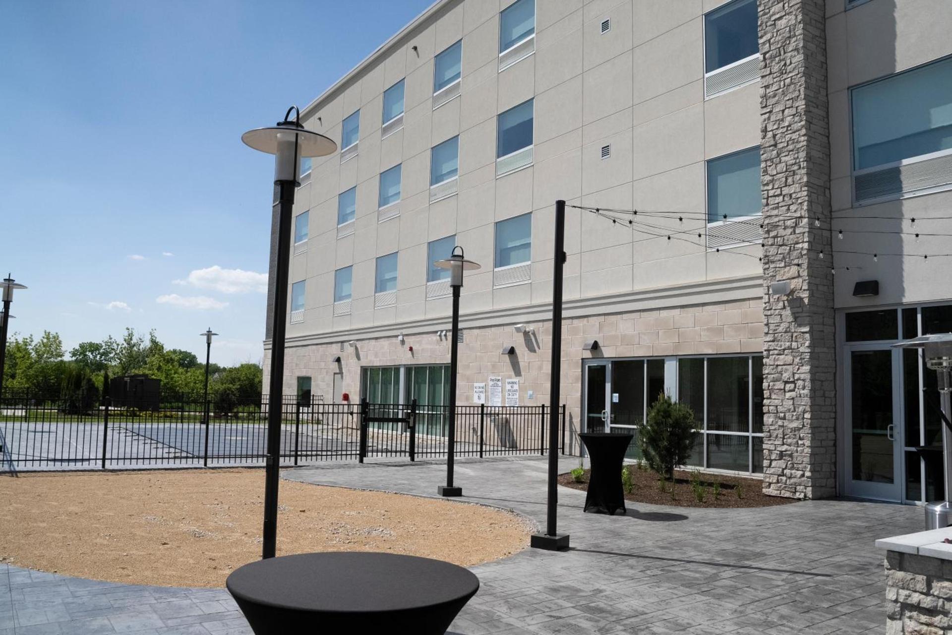 Holiday Inn Express & Suites Chicago Schaumburg, an IHG Hotel photo 33