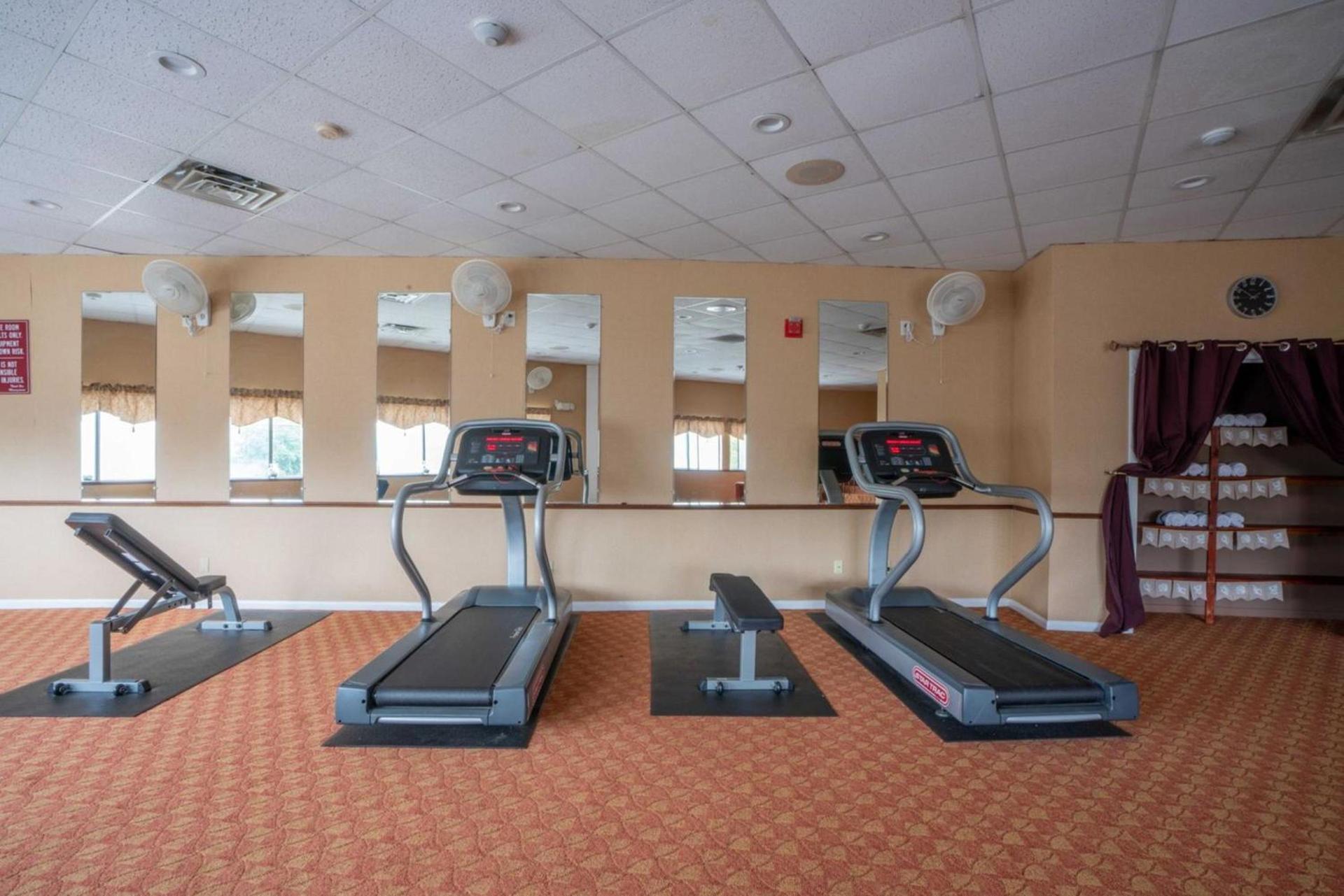 Admiralty Inn & Suites - a Red Collection Hotel photo 9