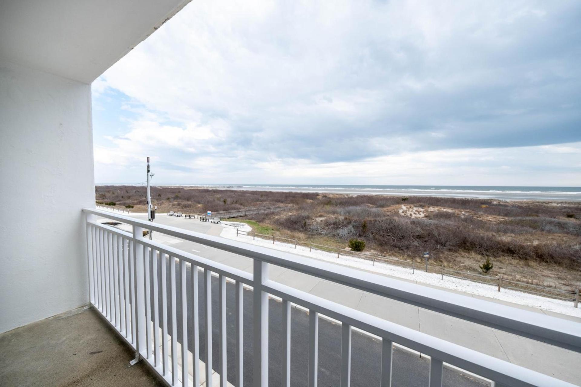Nassau Inn Beachfront photo 4