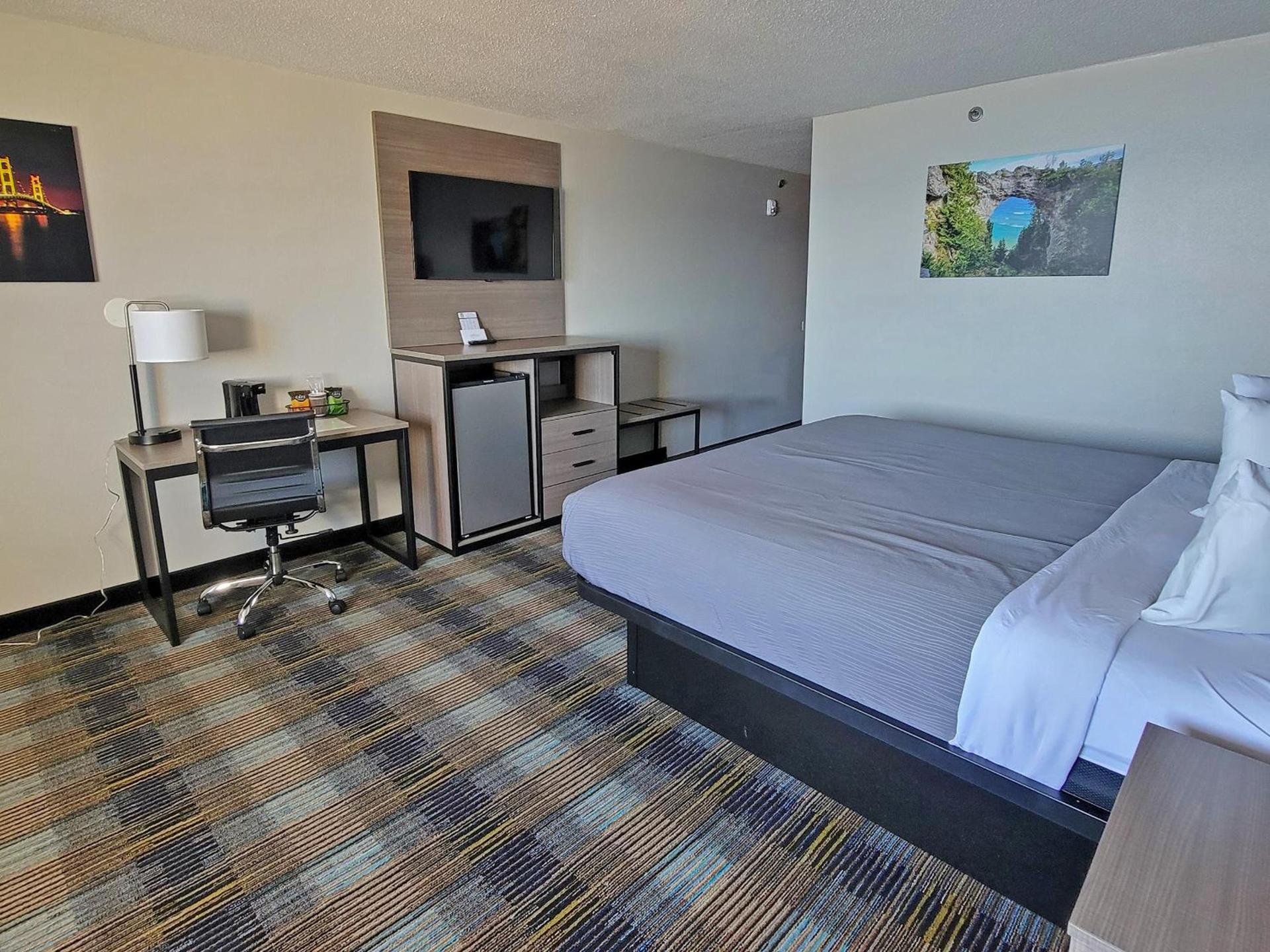 AmericInn by Wyndham Saint Ignace Lakefront photo 35