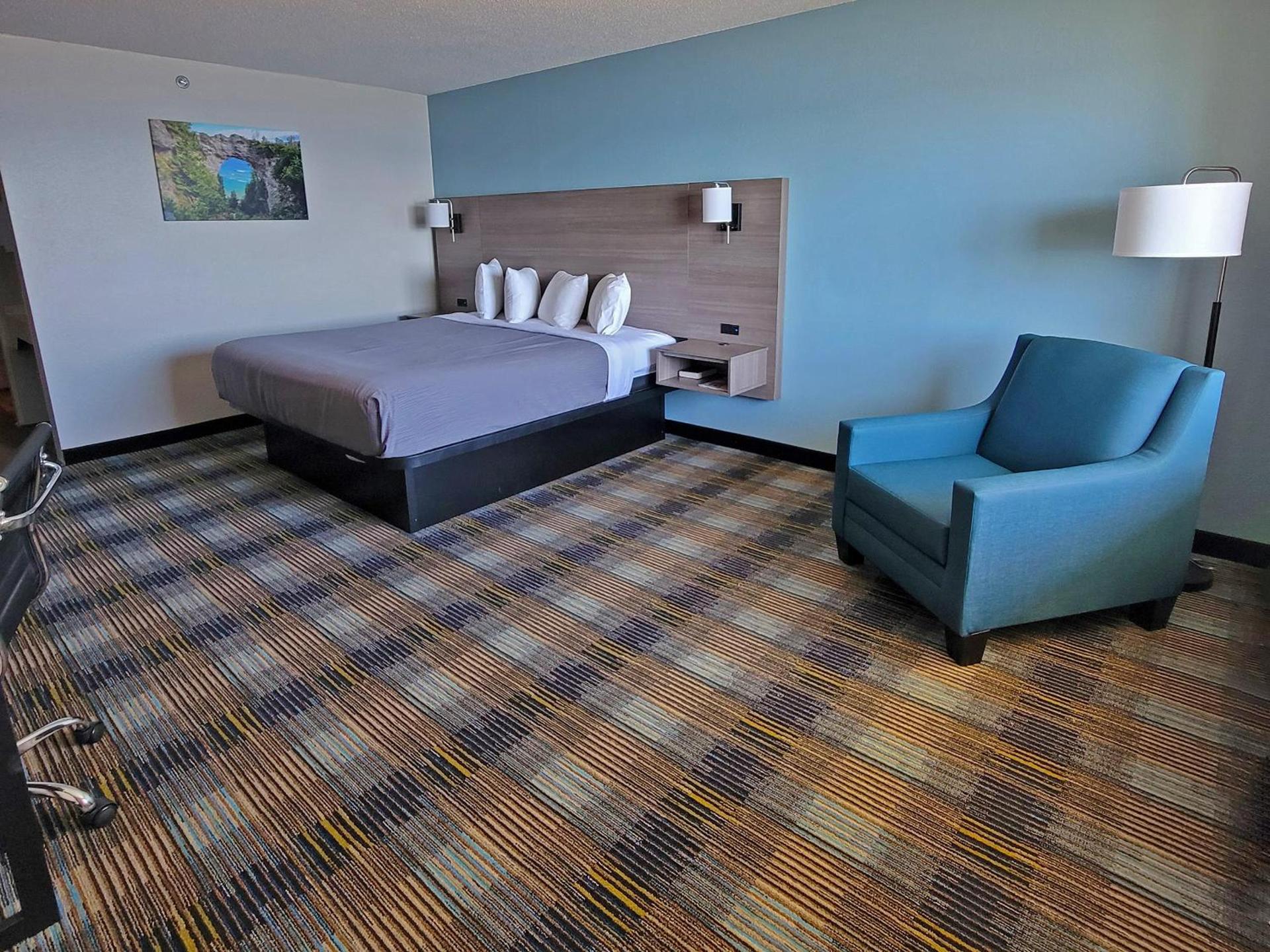 AmericInn by Wyndham Saint Ignace Lakefront photo 33