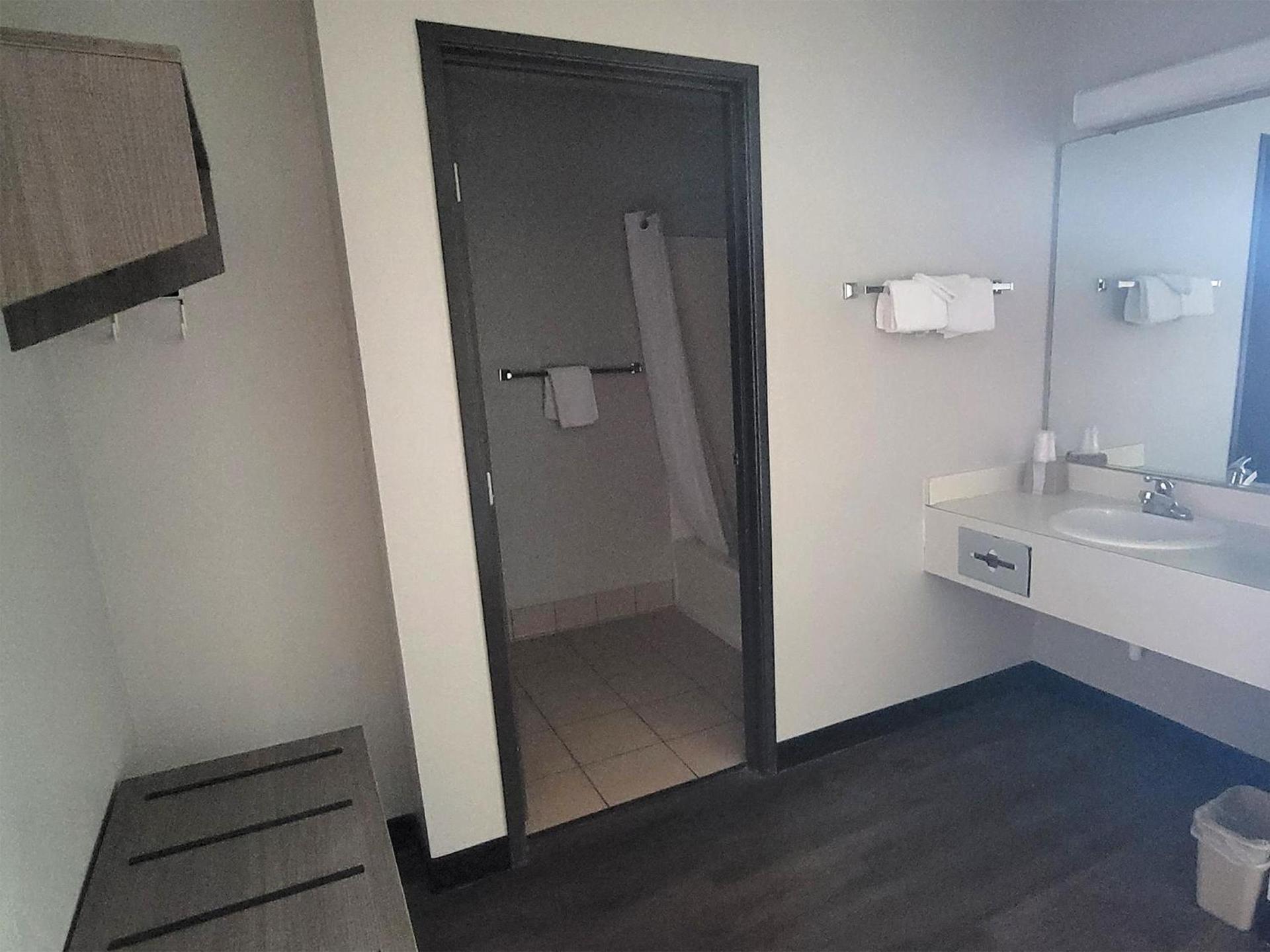 AmericInn by Wyndham Saint Ignace Lakefront photo 40