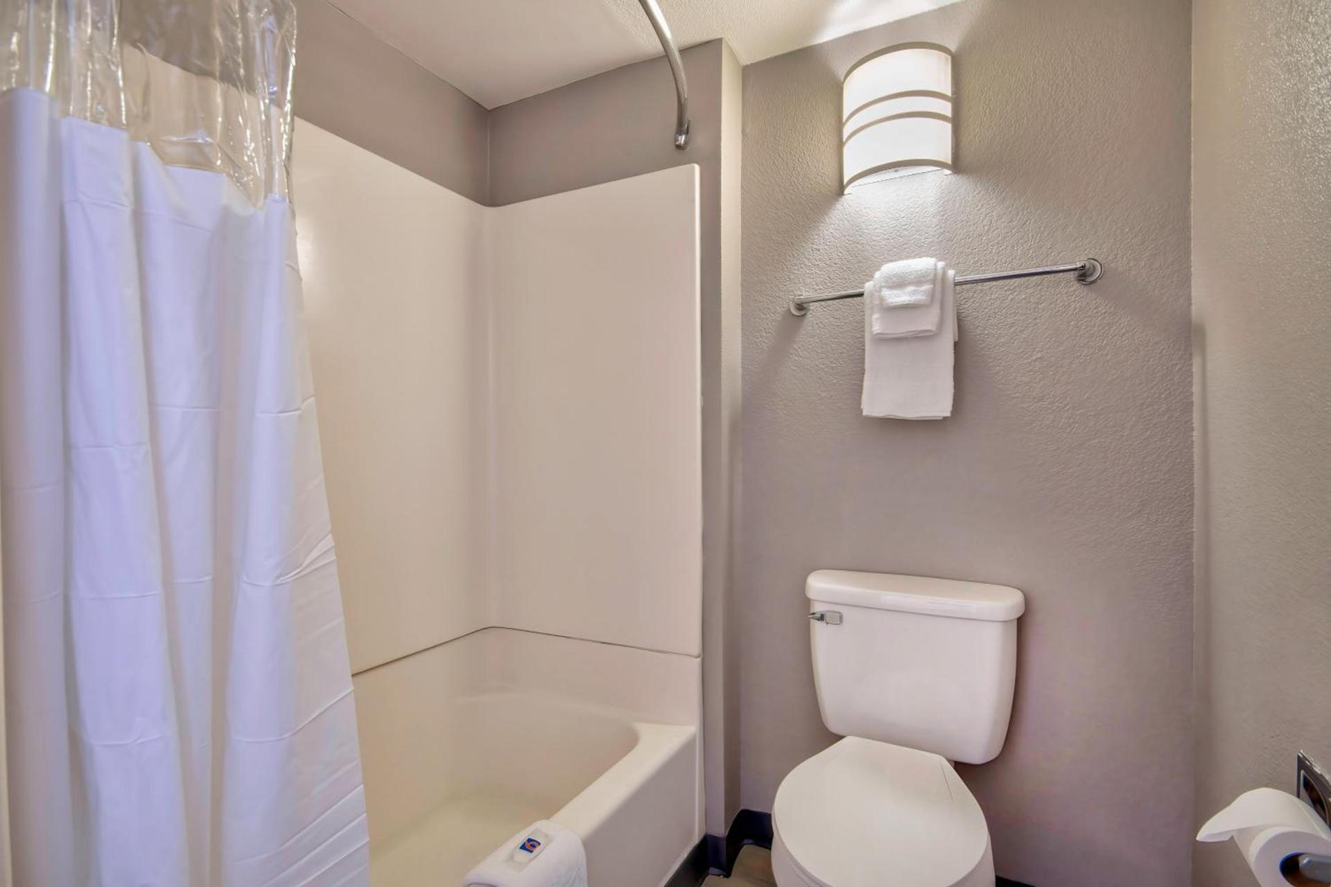 Motel 6-Albuquerque, NM - Carlisle photo 49