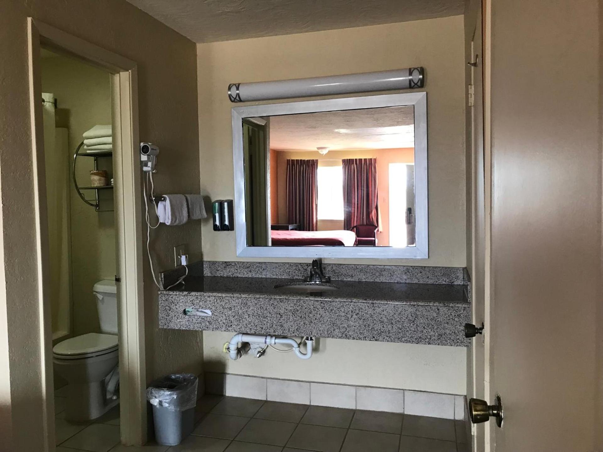 Stamford INN photo 23