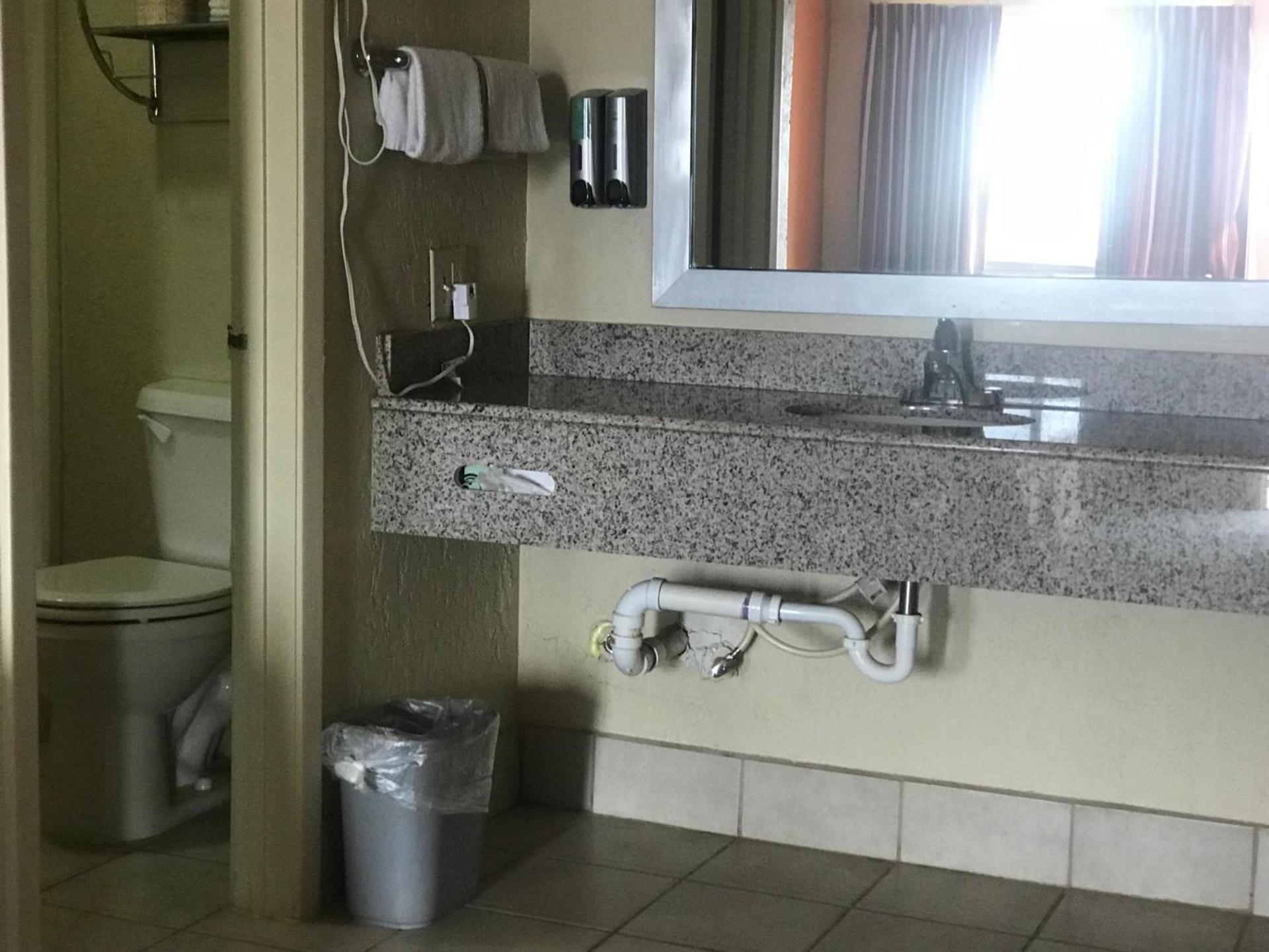 Stamford INN photo 9