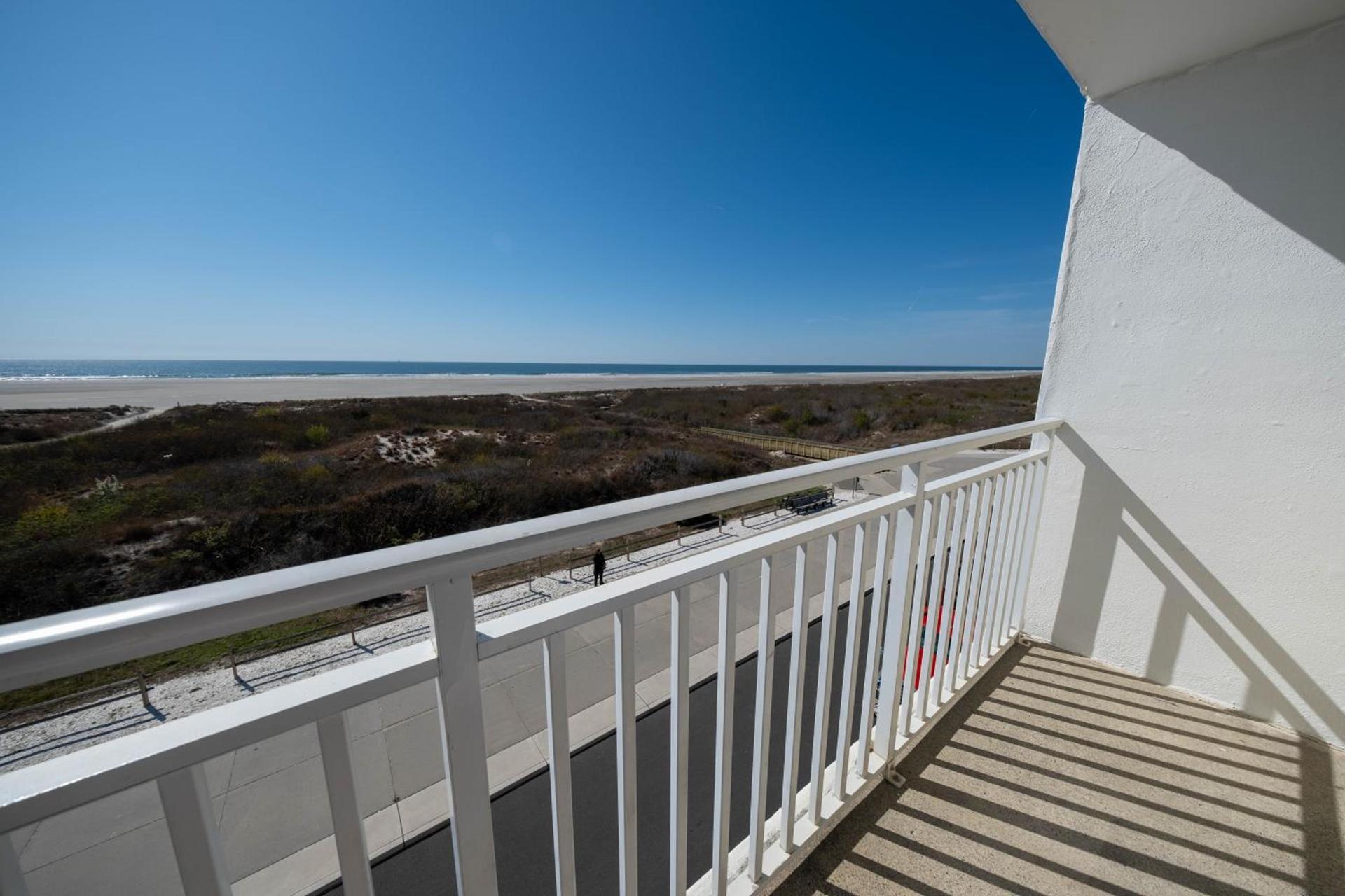 Nassau Inn Beachfront photo 5