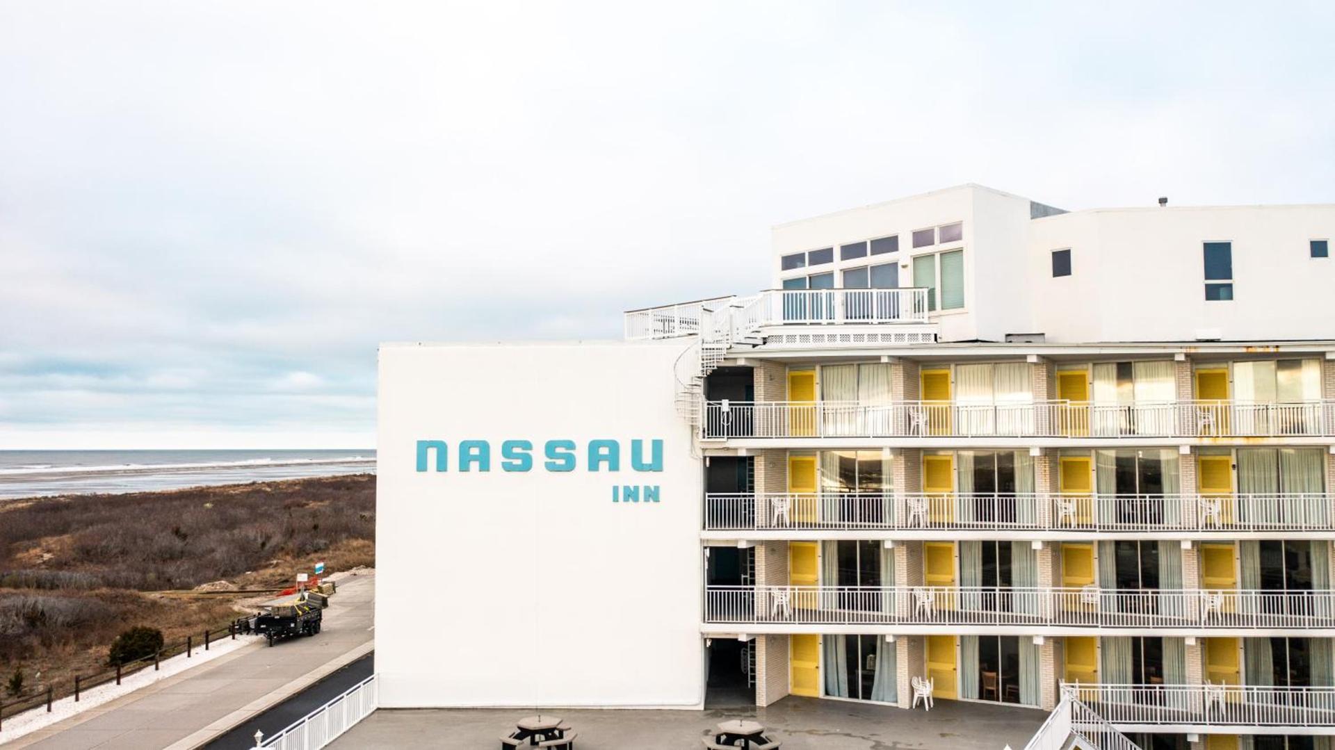 Nassau Inn Beachfront photo 8