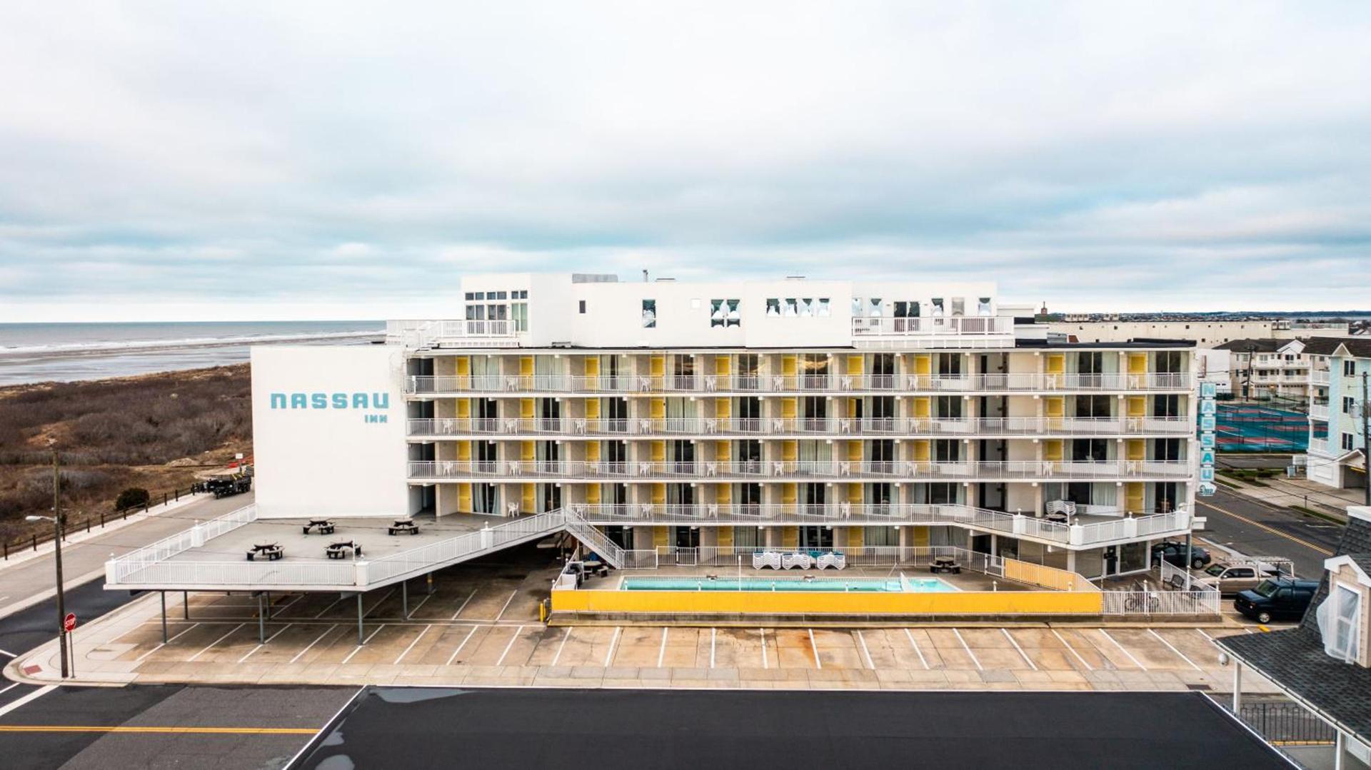 Nassau Inn Beachfront photo 9