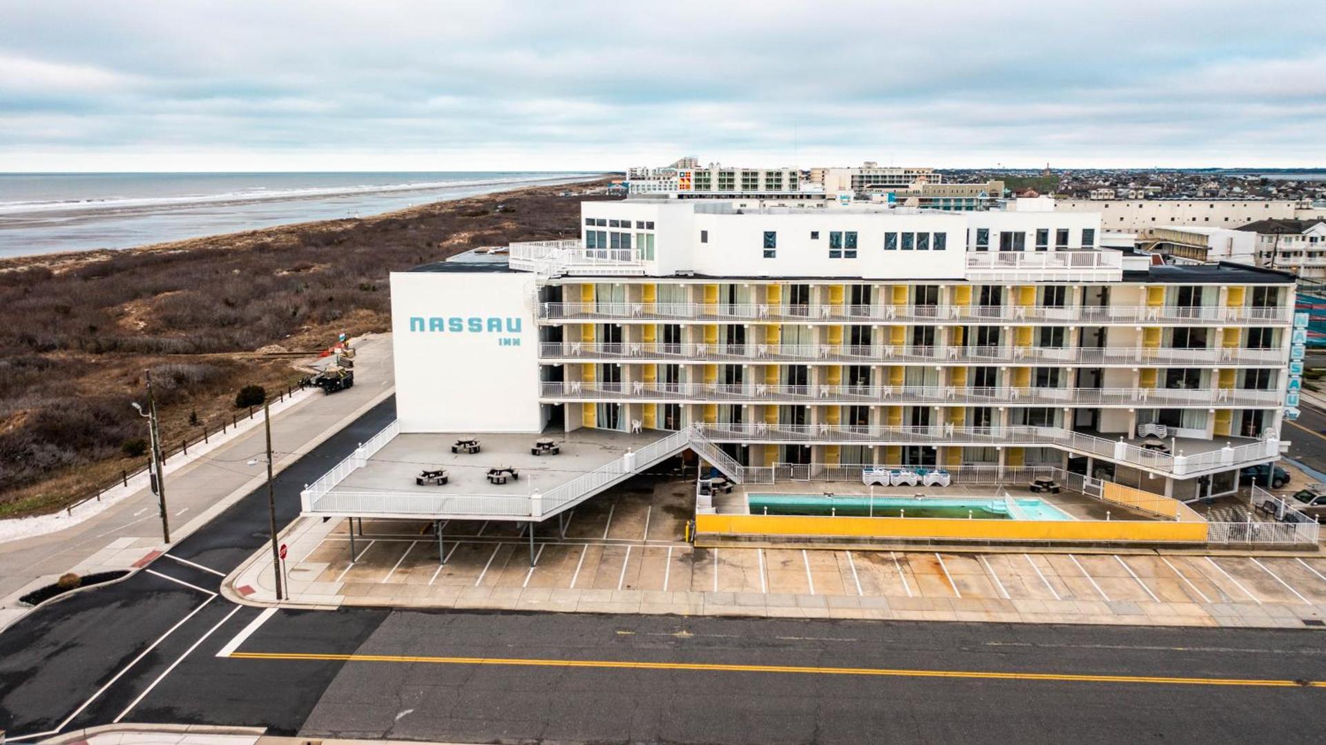 Nassau Inn Beachfront photo 10