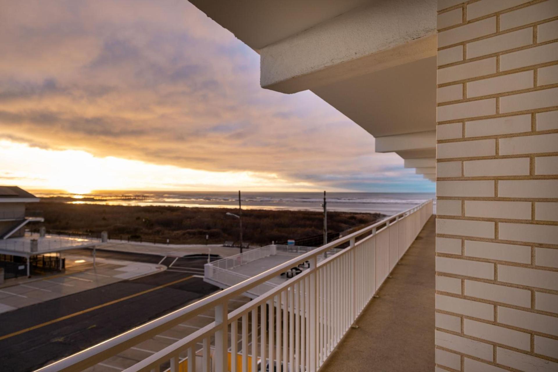 Nassau Inn Beachfront photo 13