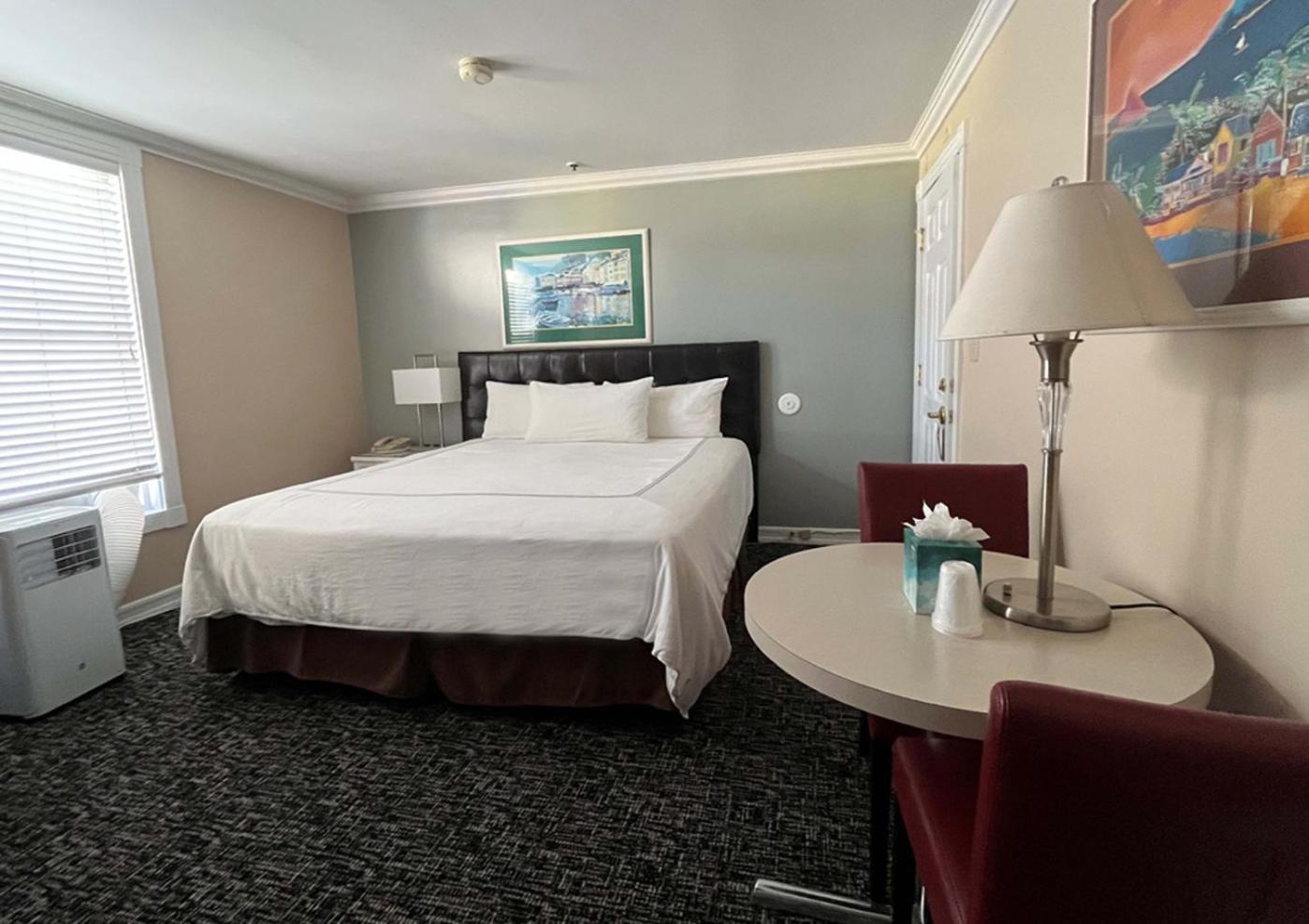 Glenmore Plaza Hotel photo 11