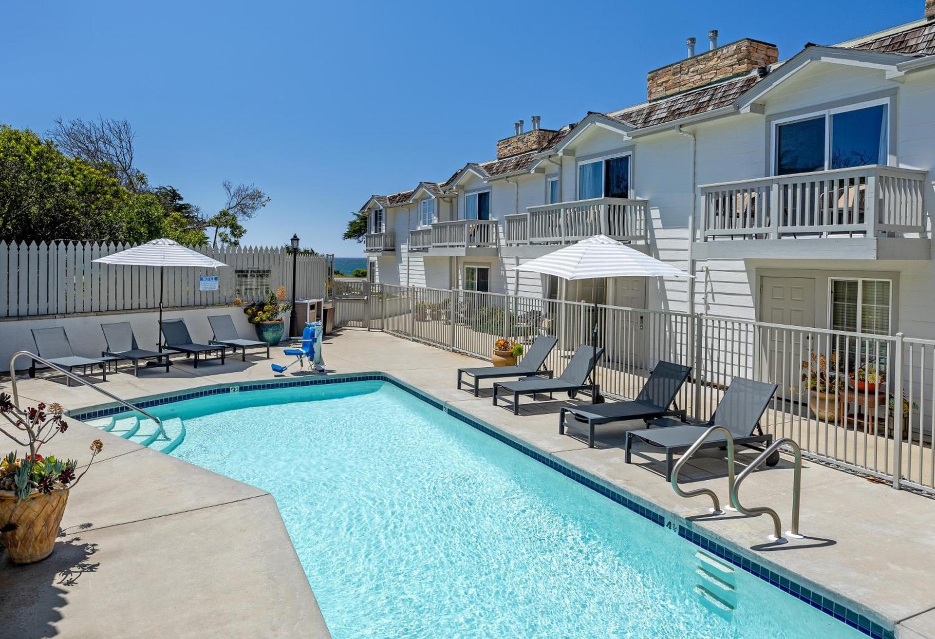 Pelican Inn & Suites photo 2