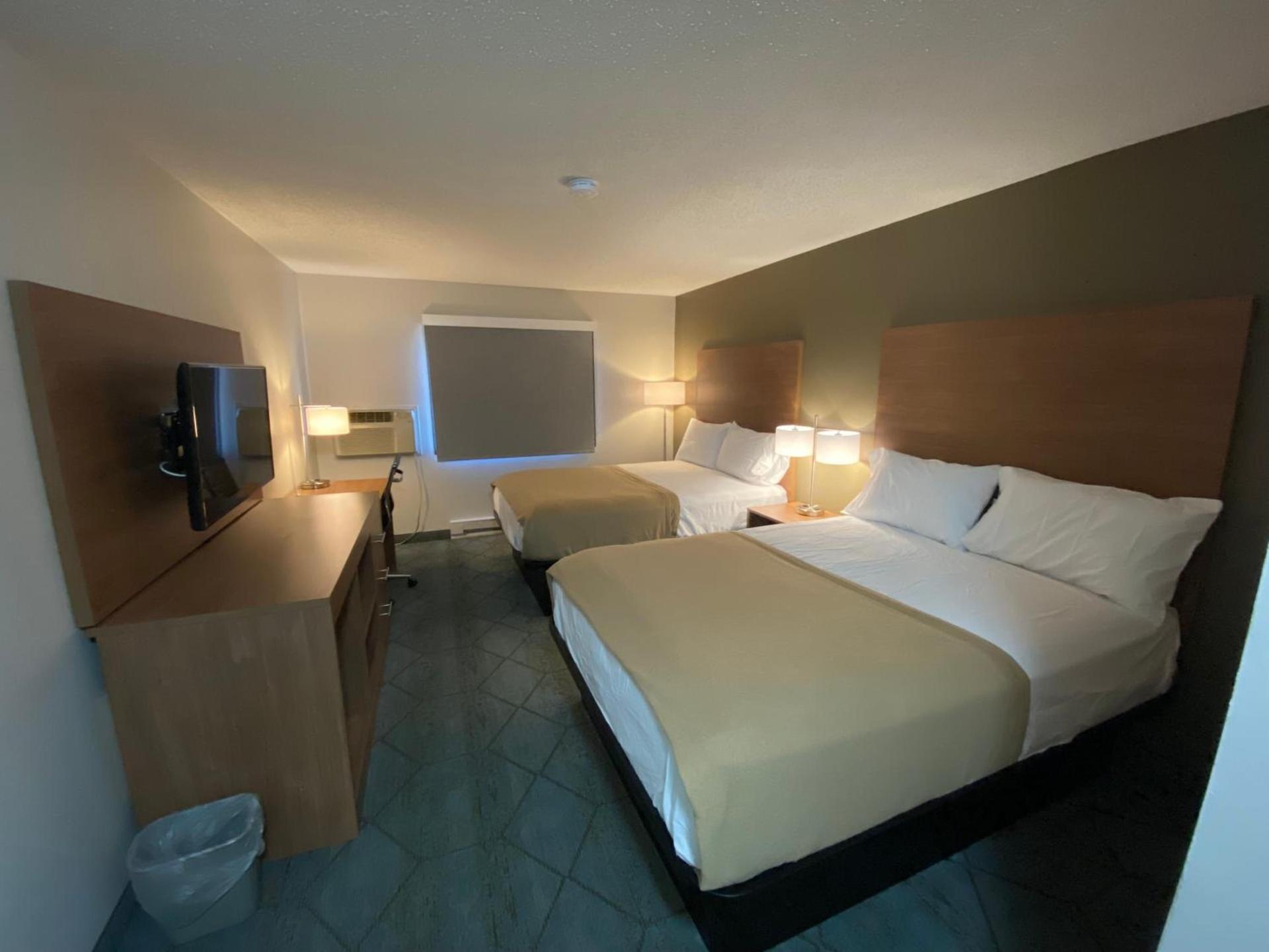 Super 8 by Wyndham Oshkosh Airport photo 13